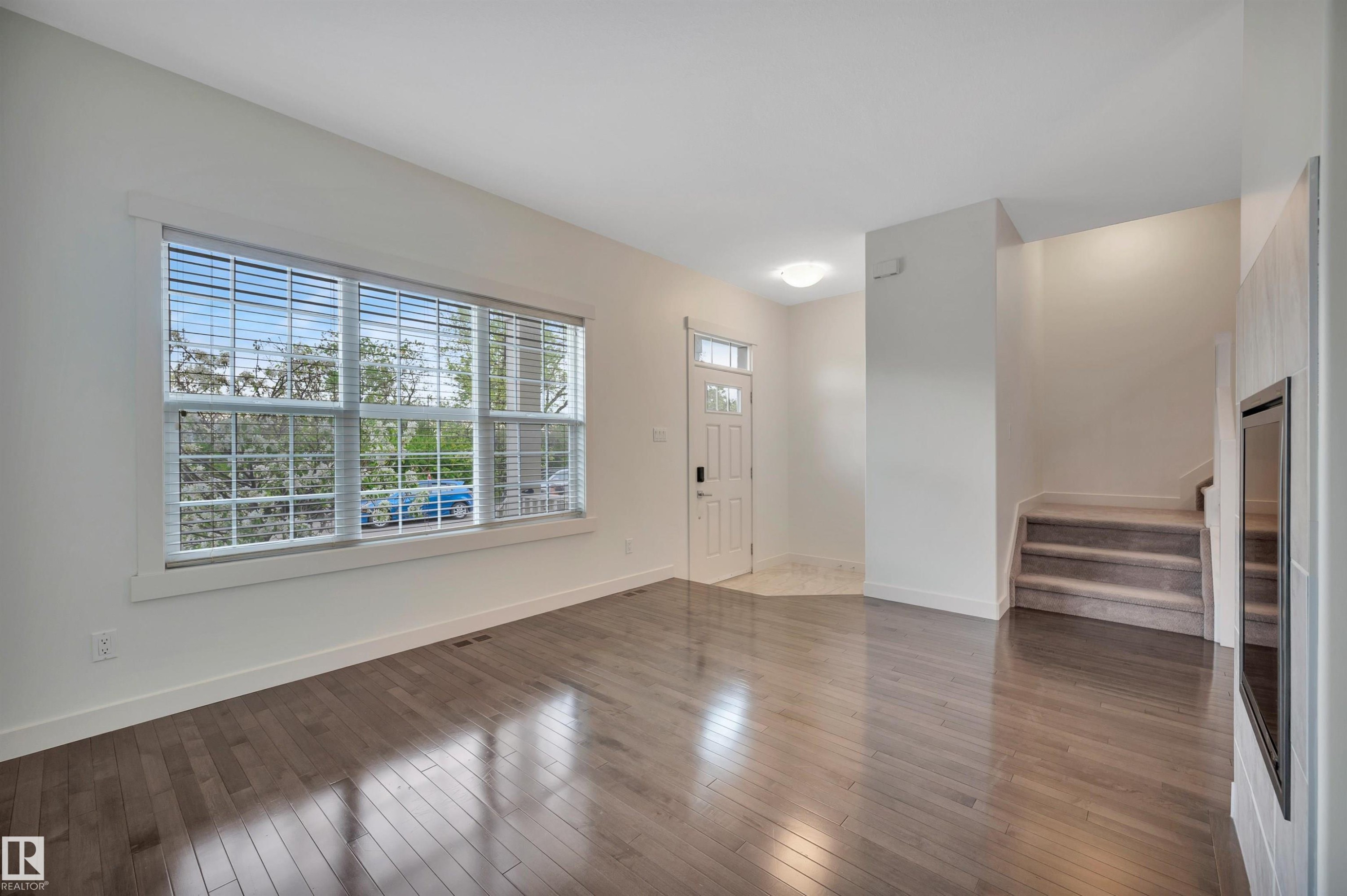 908 Valour Way, Edmonton, AB - Indoor Photo Showing Other Room