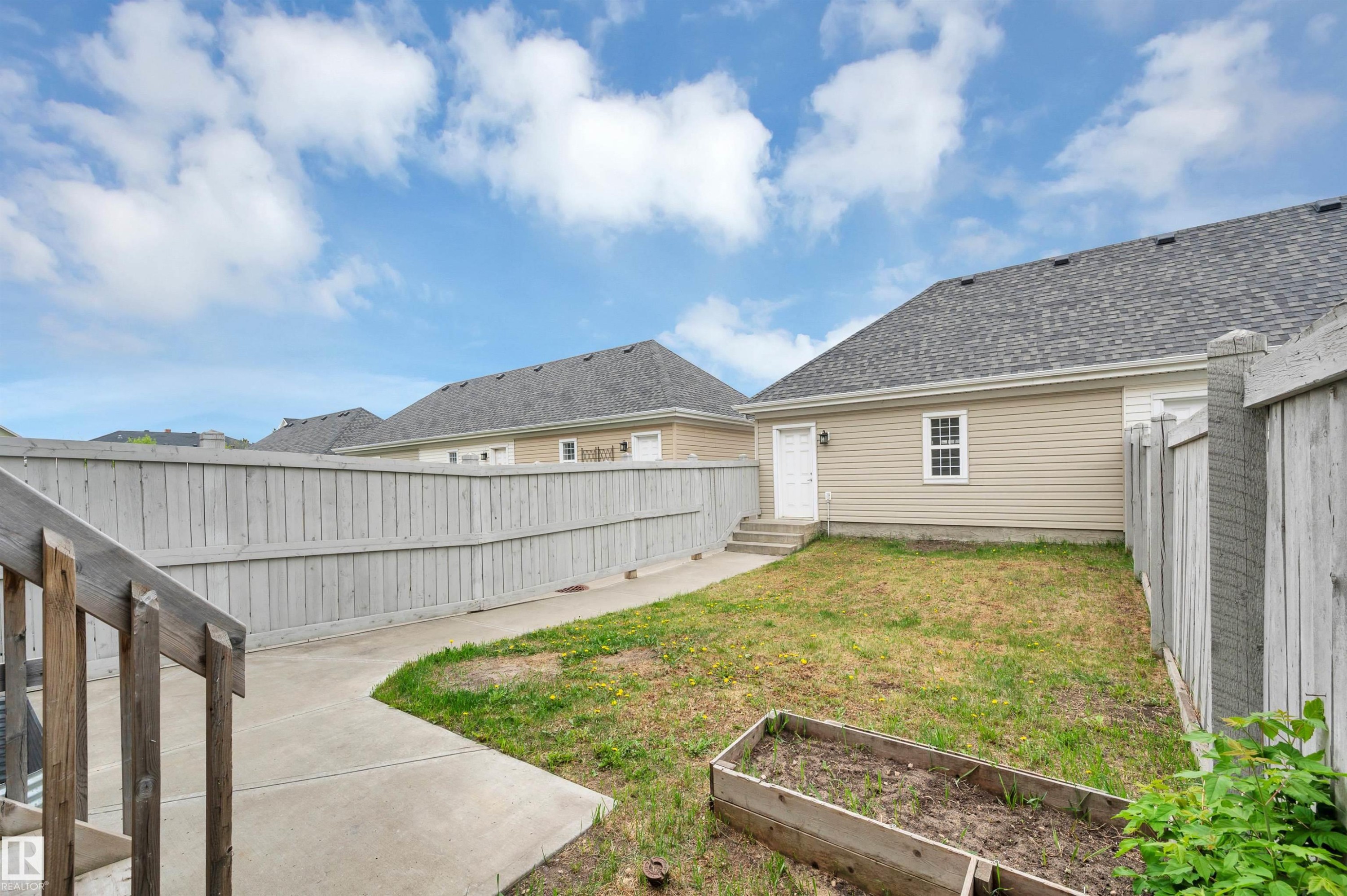 908 Valour Way, Edmonton, AB - Outdoor
