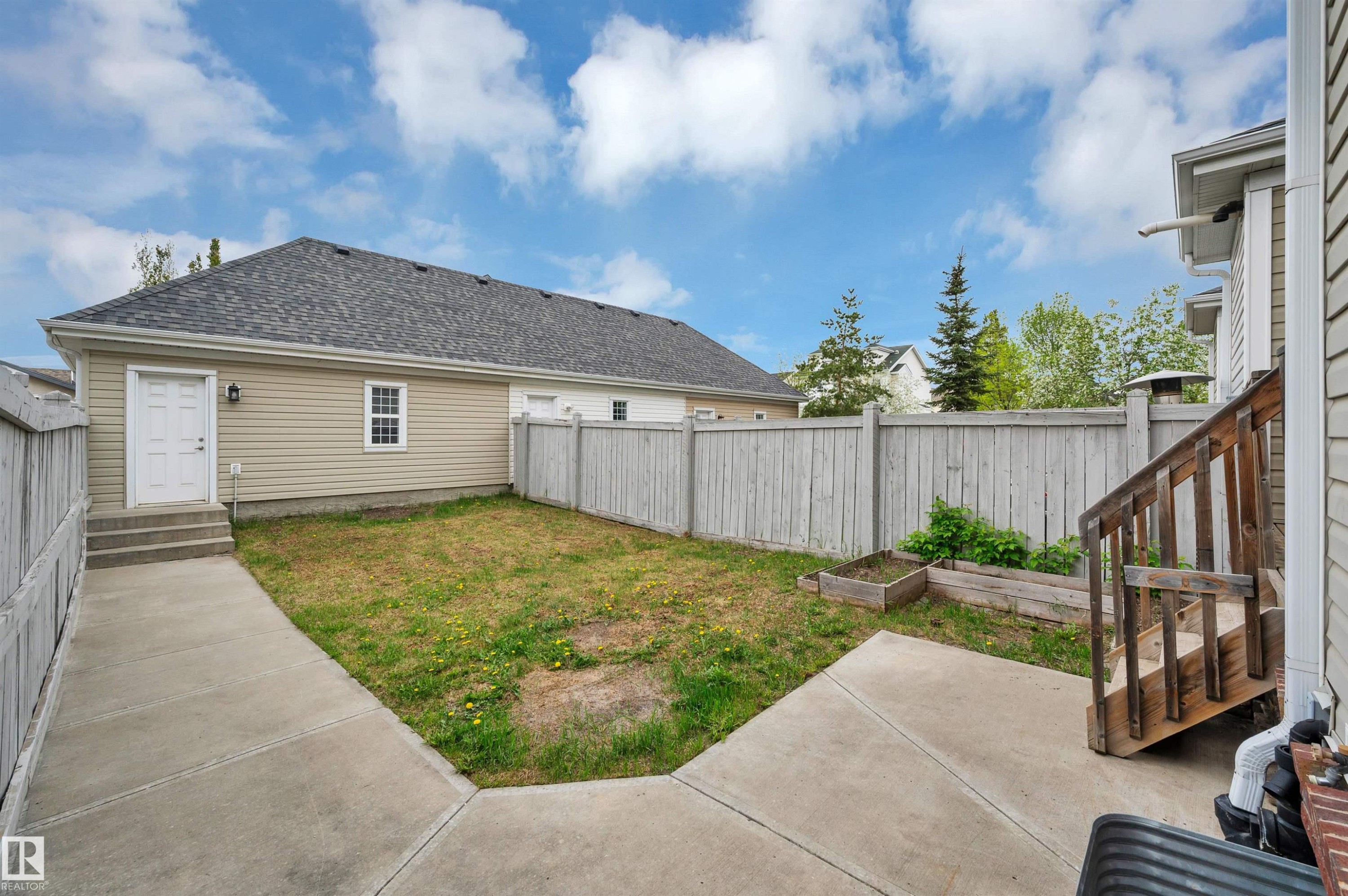 908 Valour Way, Edmonton, AB - Outdoor
