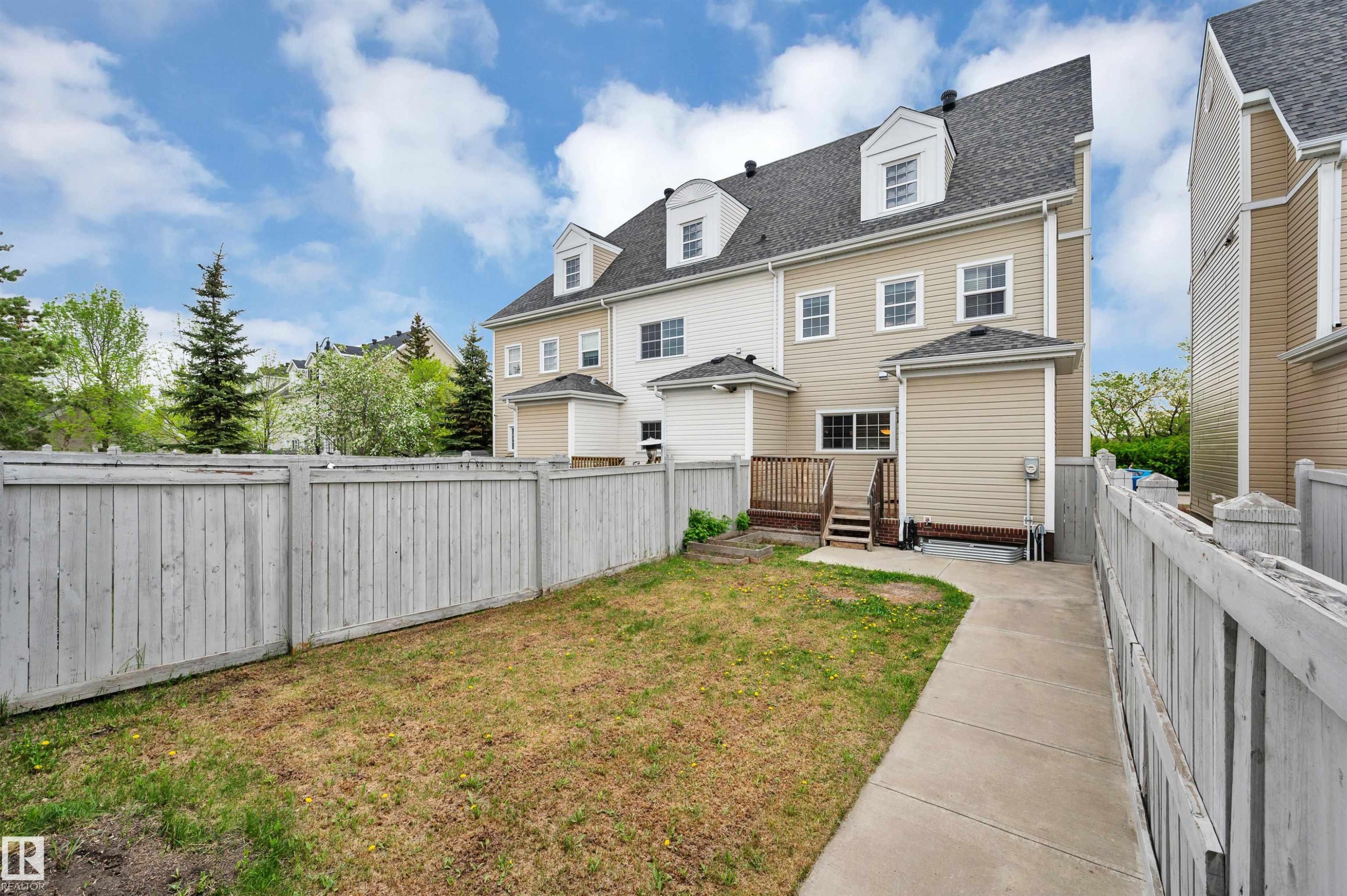 908 Valour Way, Edmonton, AB - Outdoor