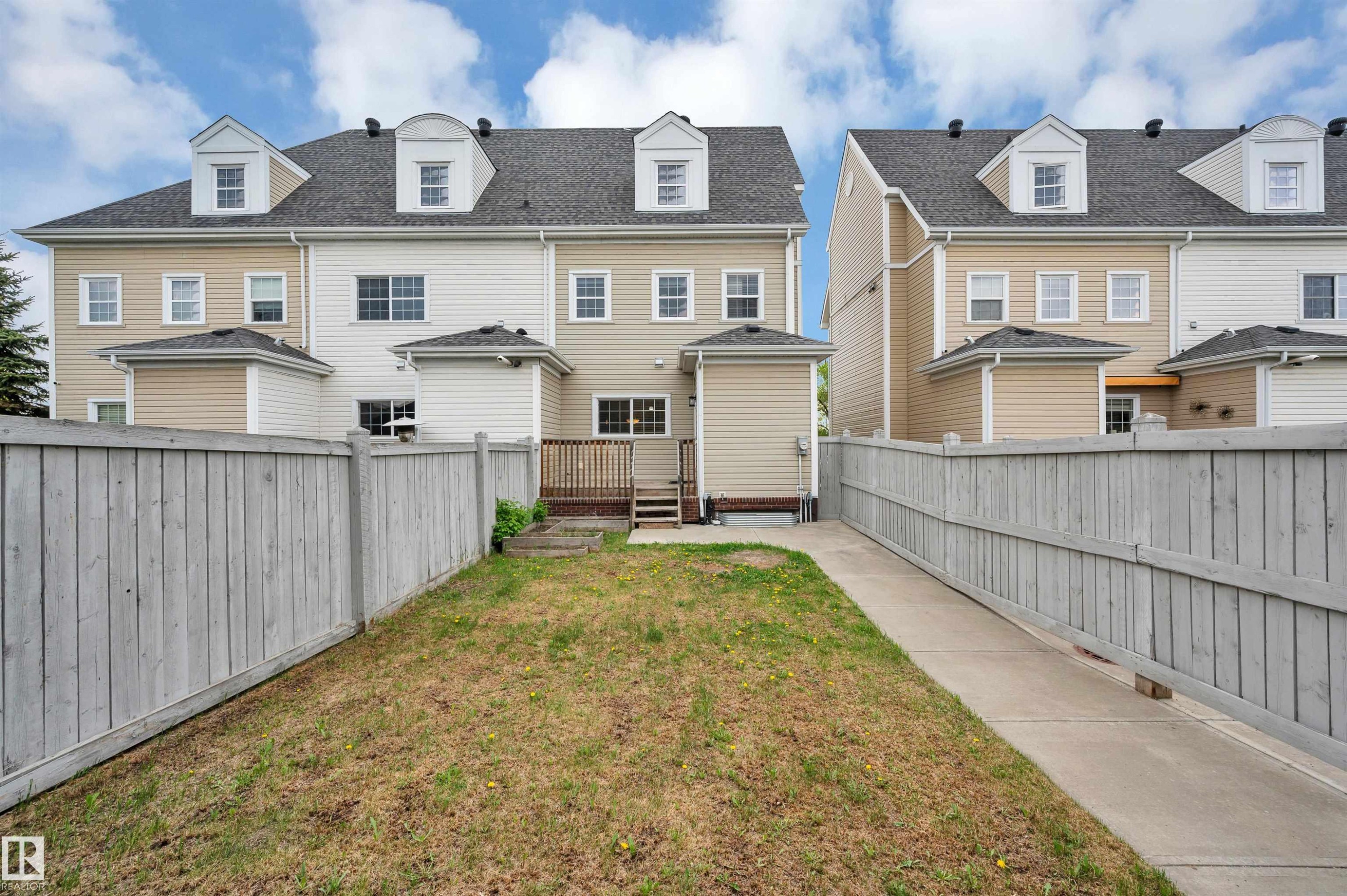908 Valour Way, Edmonton, AB - Outdoor