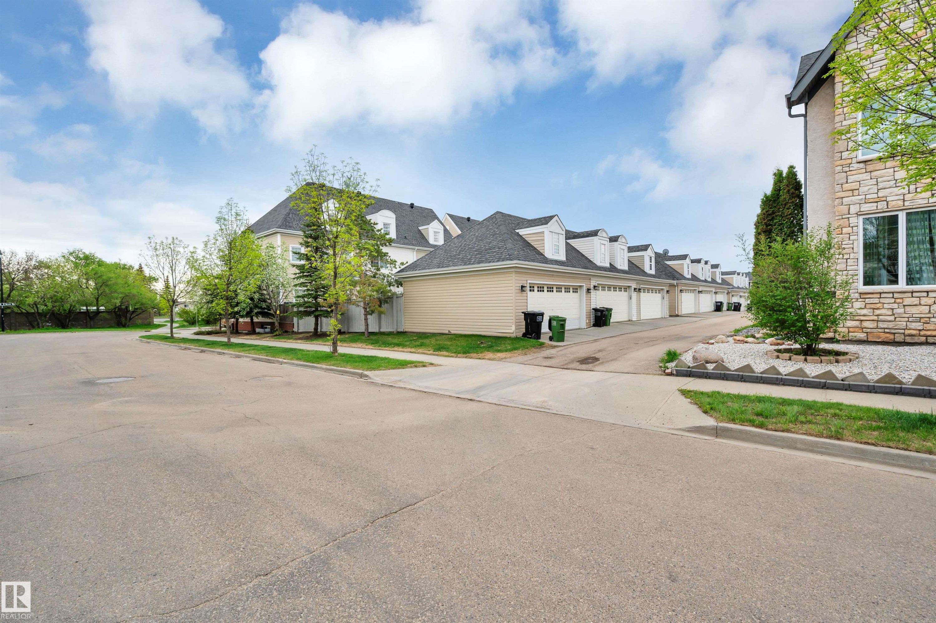 908 Valour Way, Edmonton, AB - Outdoor