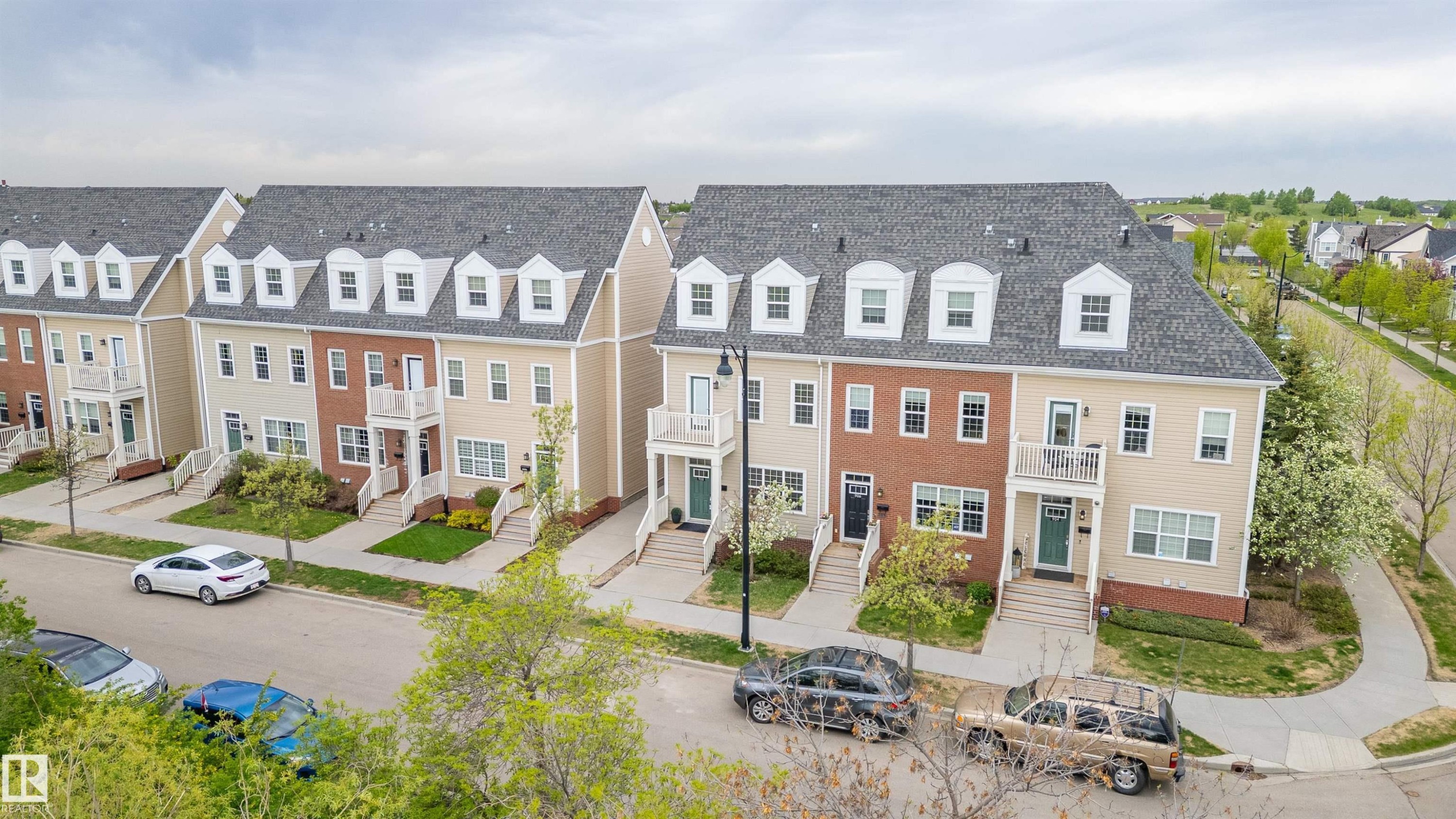 908 Valour Way, Edmonton, AB - Outdoor With Facade