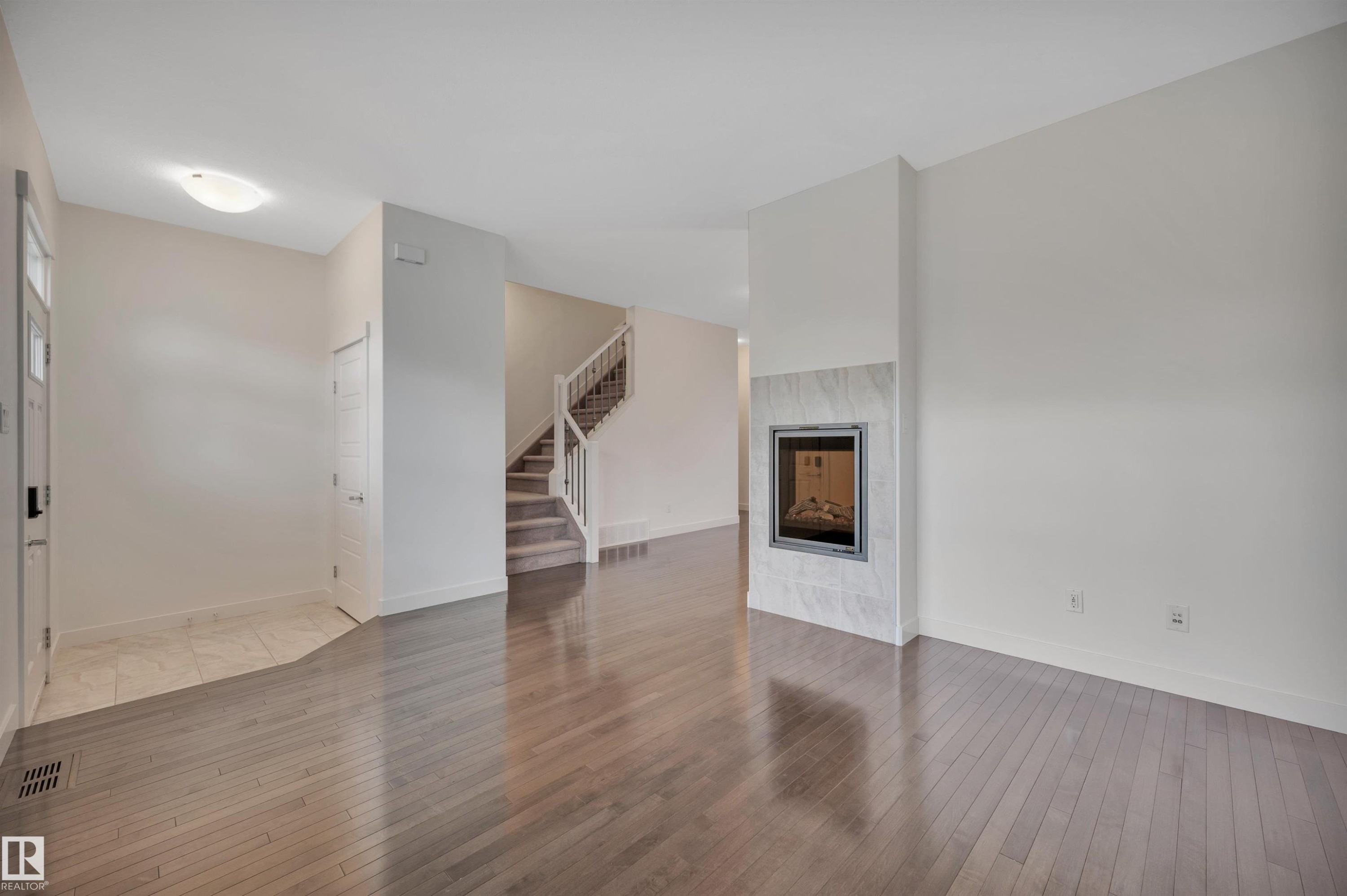 908 Valour Way, Edmonton, AB - Indoor Photo Showing Other Room
