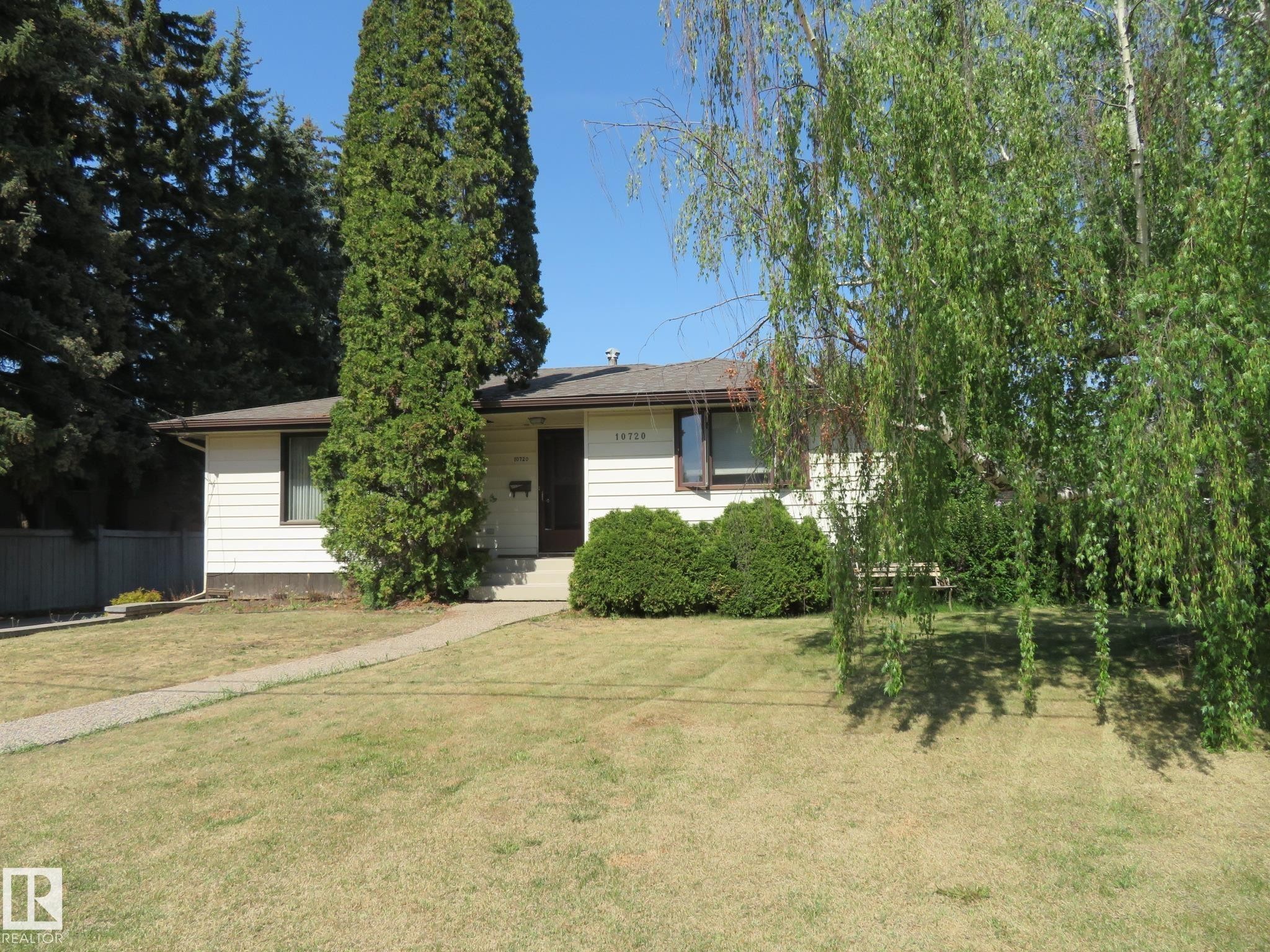 Single-story residence featuring light-colored siding and a dark roof - 10720 57 Avenue Nw, Edmonton, AB - Outdoor