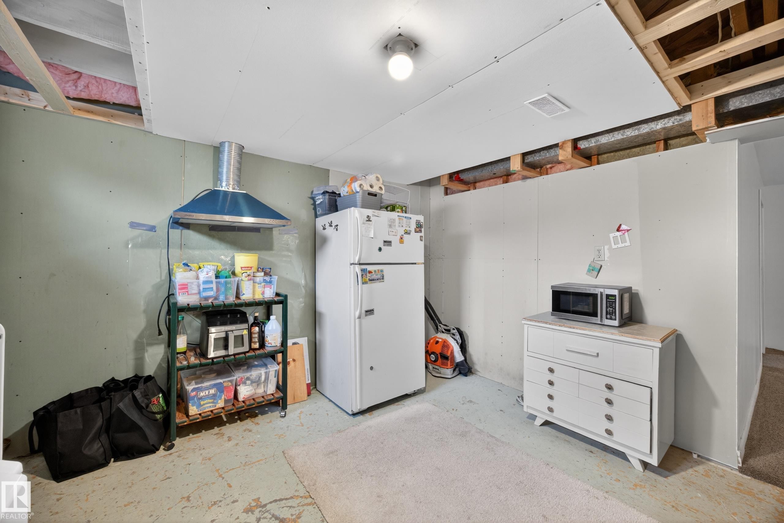 Image quality insufficient for description - 5216 104A Street, Edmonton, AB - Indoor