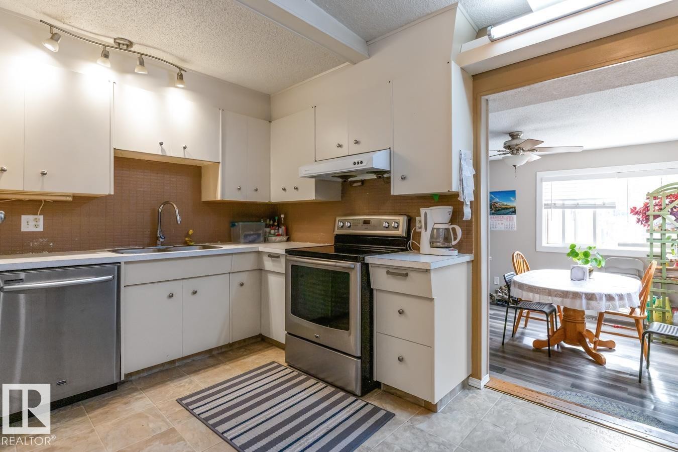 6303 89 Avenue Nw, Edmonton, AB - Indoor Photo Showing Kitchen With Double Sink
