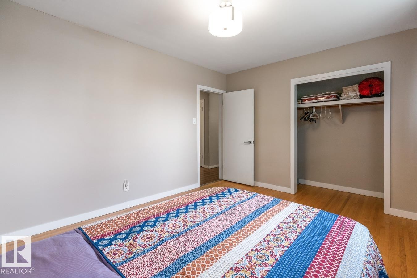6303 89 Avenue Nw, Edmonton, AB - Indoor Photo Showing Bedroom