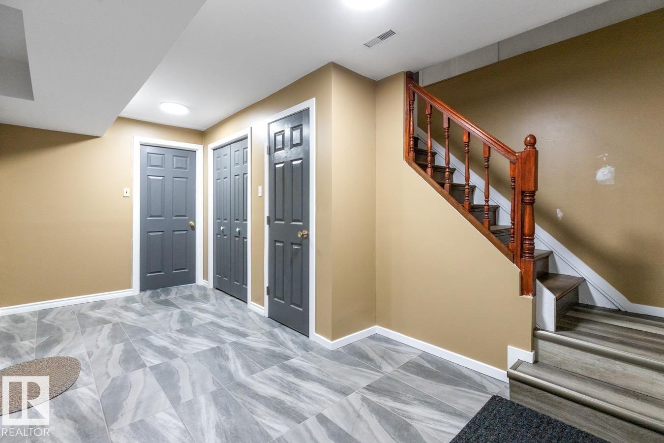 6303 89 Avenue Nw, Edmonton, AB - Indoor Photo Showing Other Room