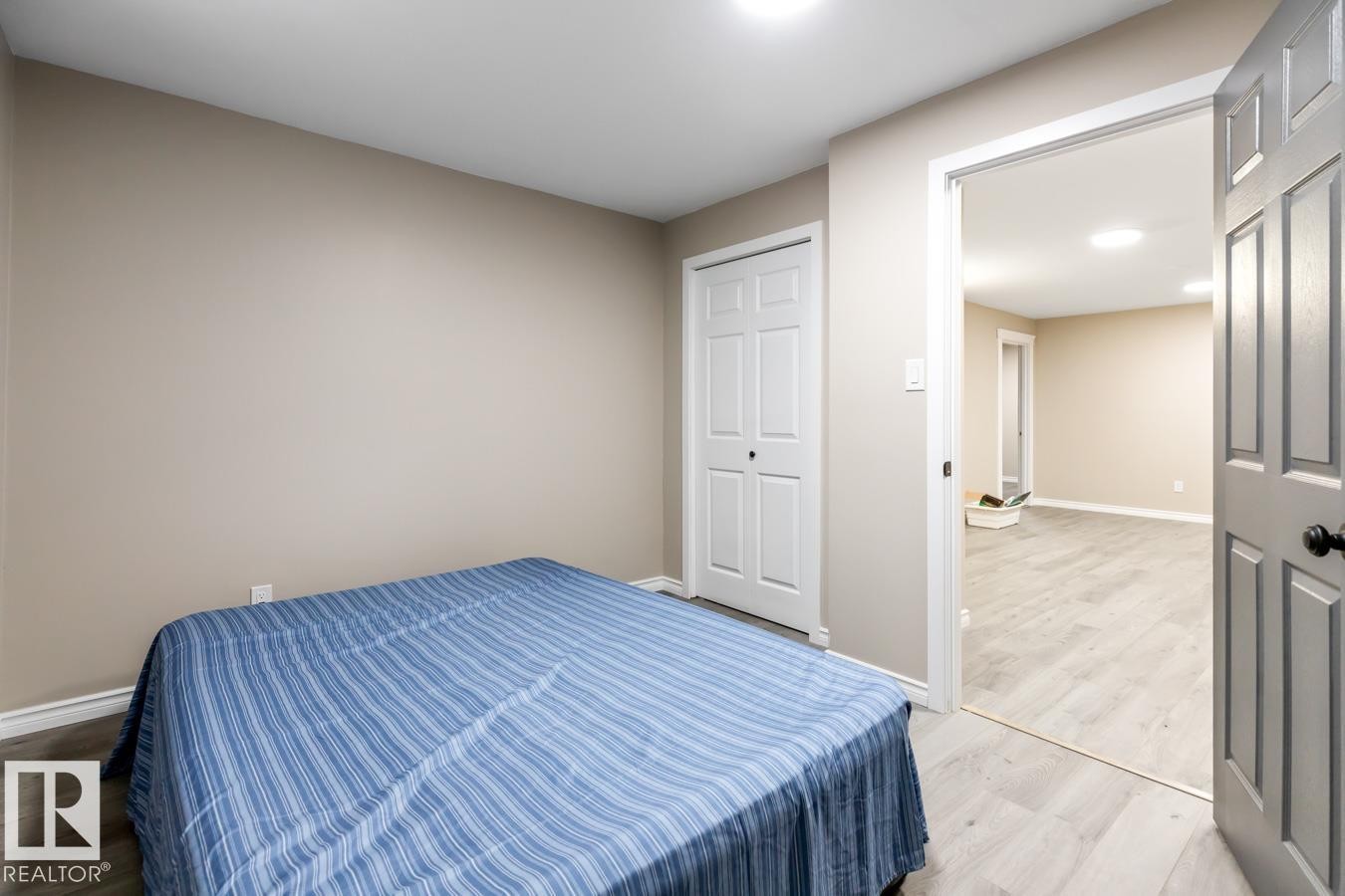 6303 89 Avenue Nw, Edmonton, AB - Indoor Photo Showing Bedroom