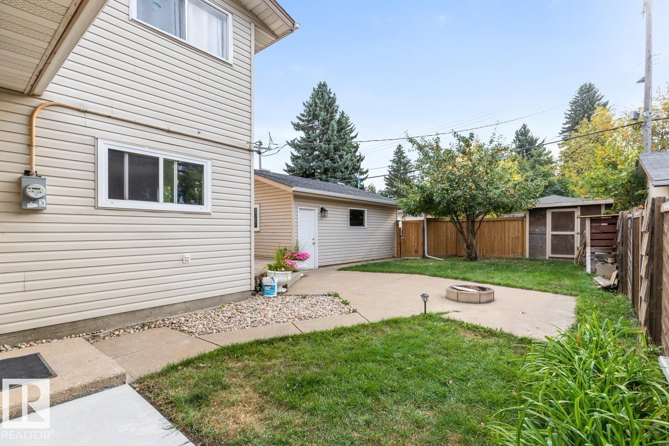6303 89 Avenue Nw, Edmonton, AB - Outdoor