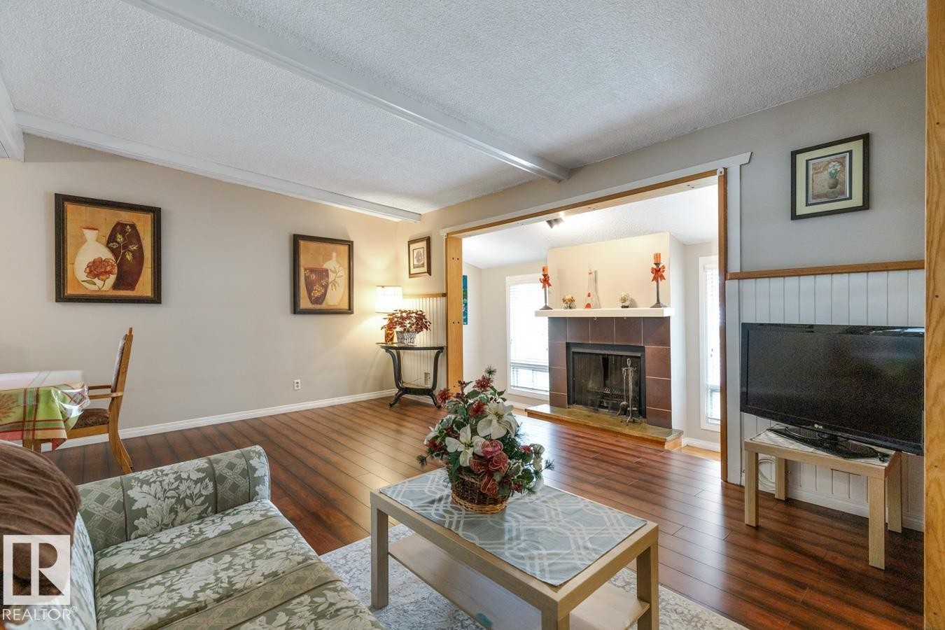 6303 89 Avenue Nw, Edmonton, AB - Indoor Photo Showing Living Room With Fireplace