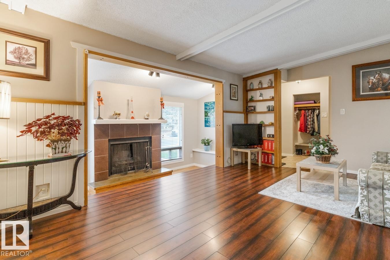 6303 89 Avenue Nw, Edmonton, AB - Indoor Photo Showing Living Room With Fireplace