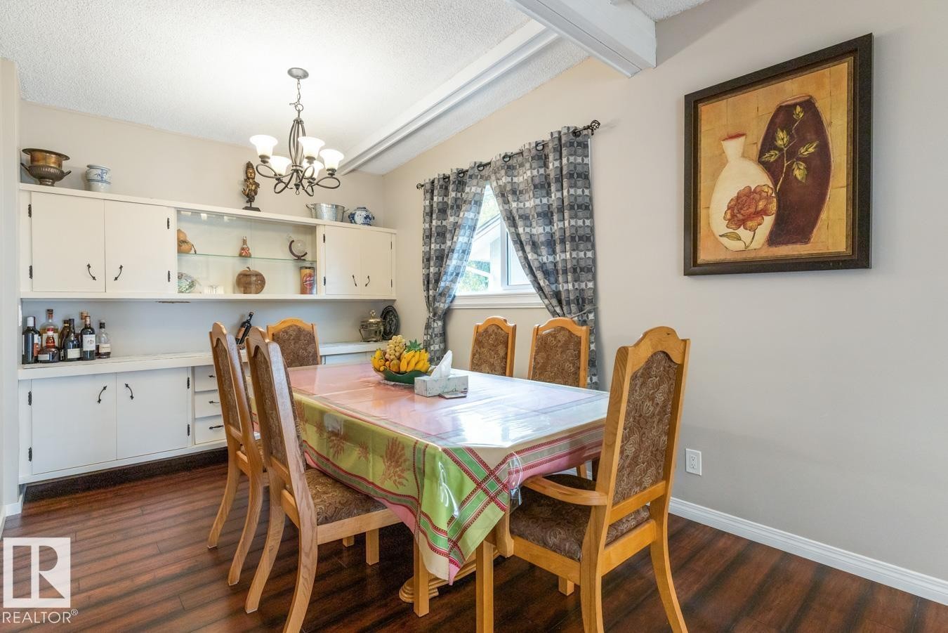 6303 89 Avenue Nw, Edmonton, AB - Indoor Photo Showing Dining Room
