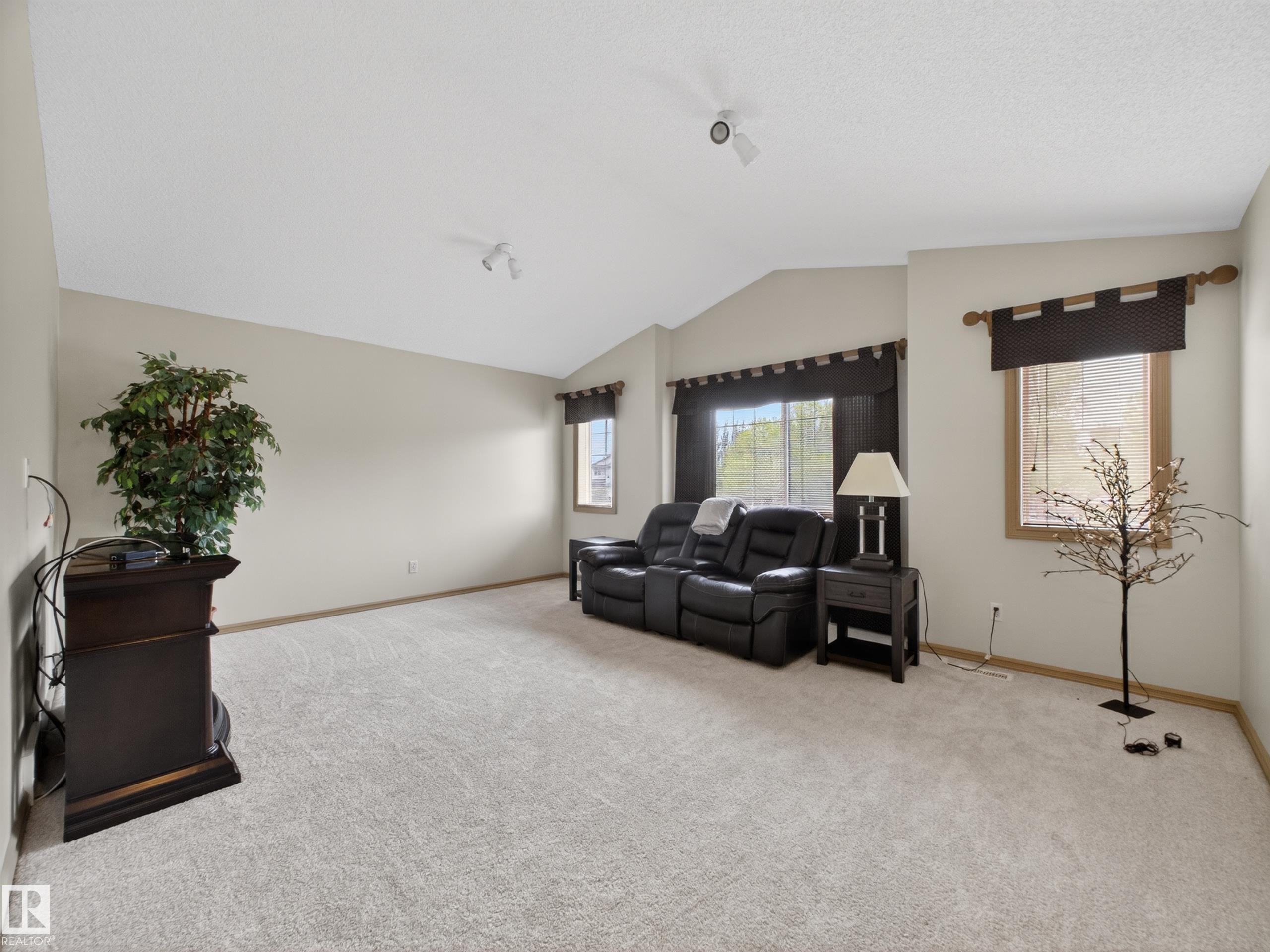 1381 Breckenridge Drive, Edmonton, AB - Indoor Photo Showing Other Room