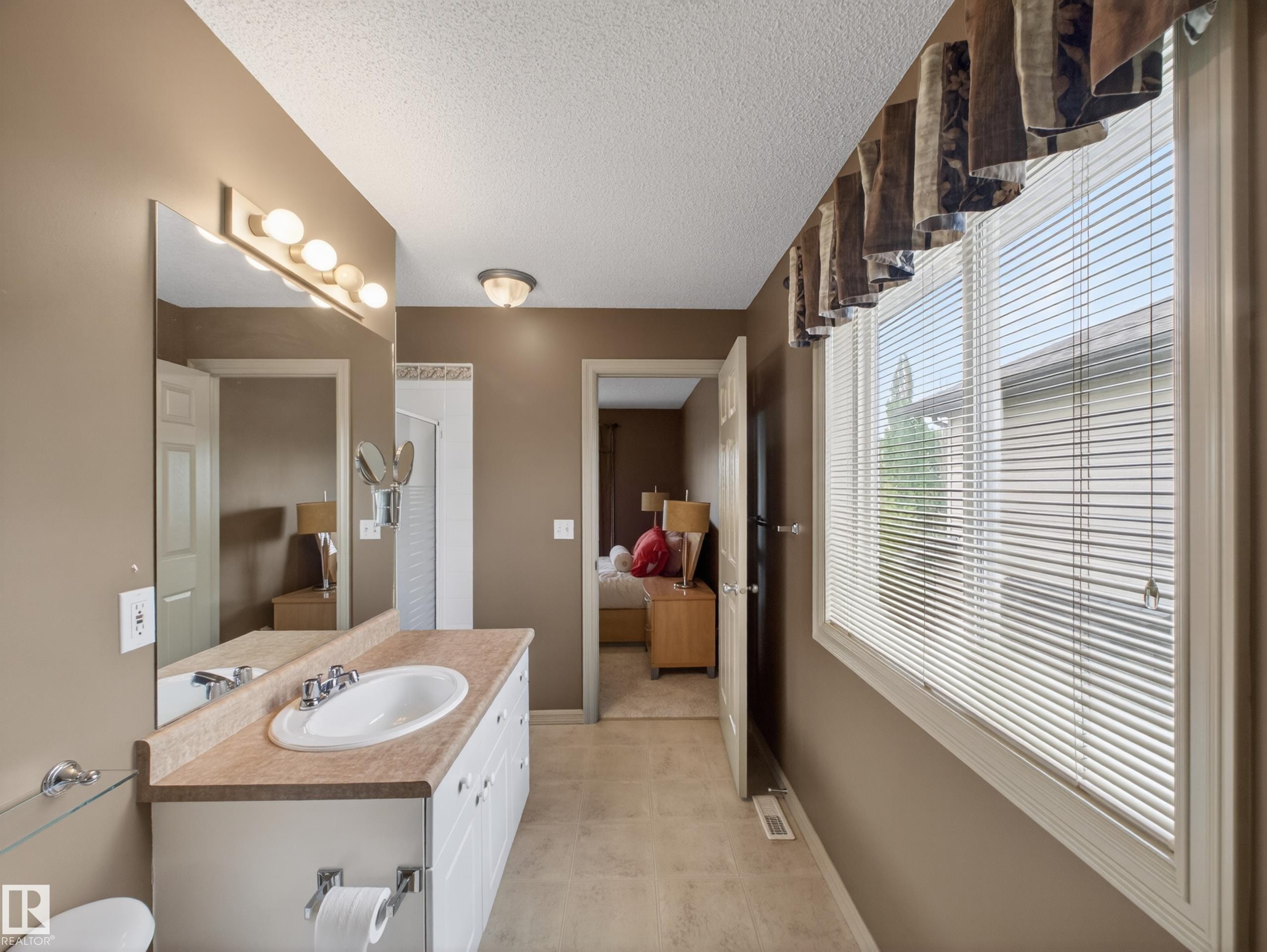 1381 Breckenridge Drive, Edmonton, AB - Indoor Photo Showing Bathroom