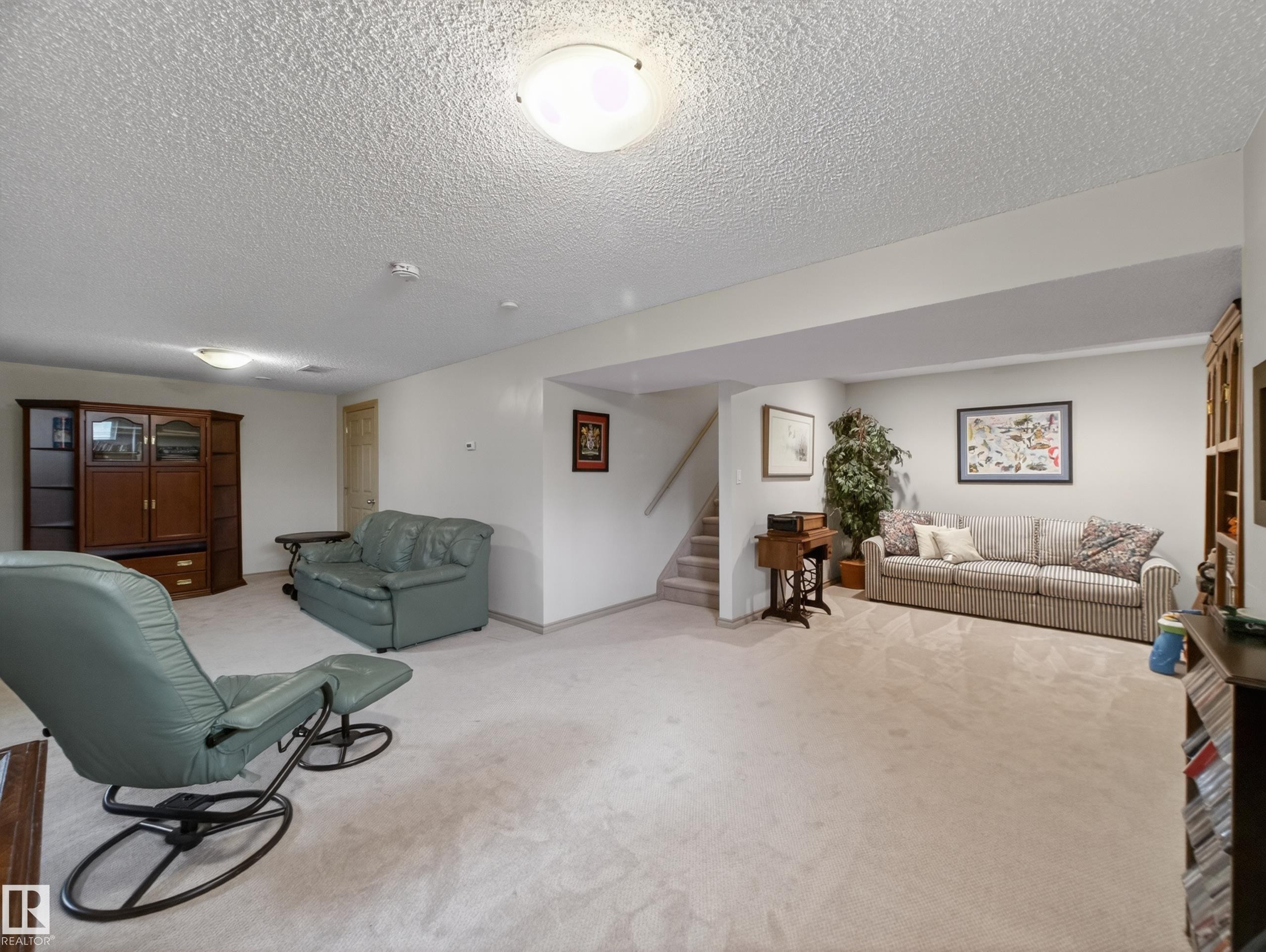1381 Breckenridge Drive, Edmonton, AB - Indoor Photo Showing Living Room
