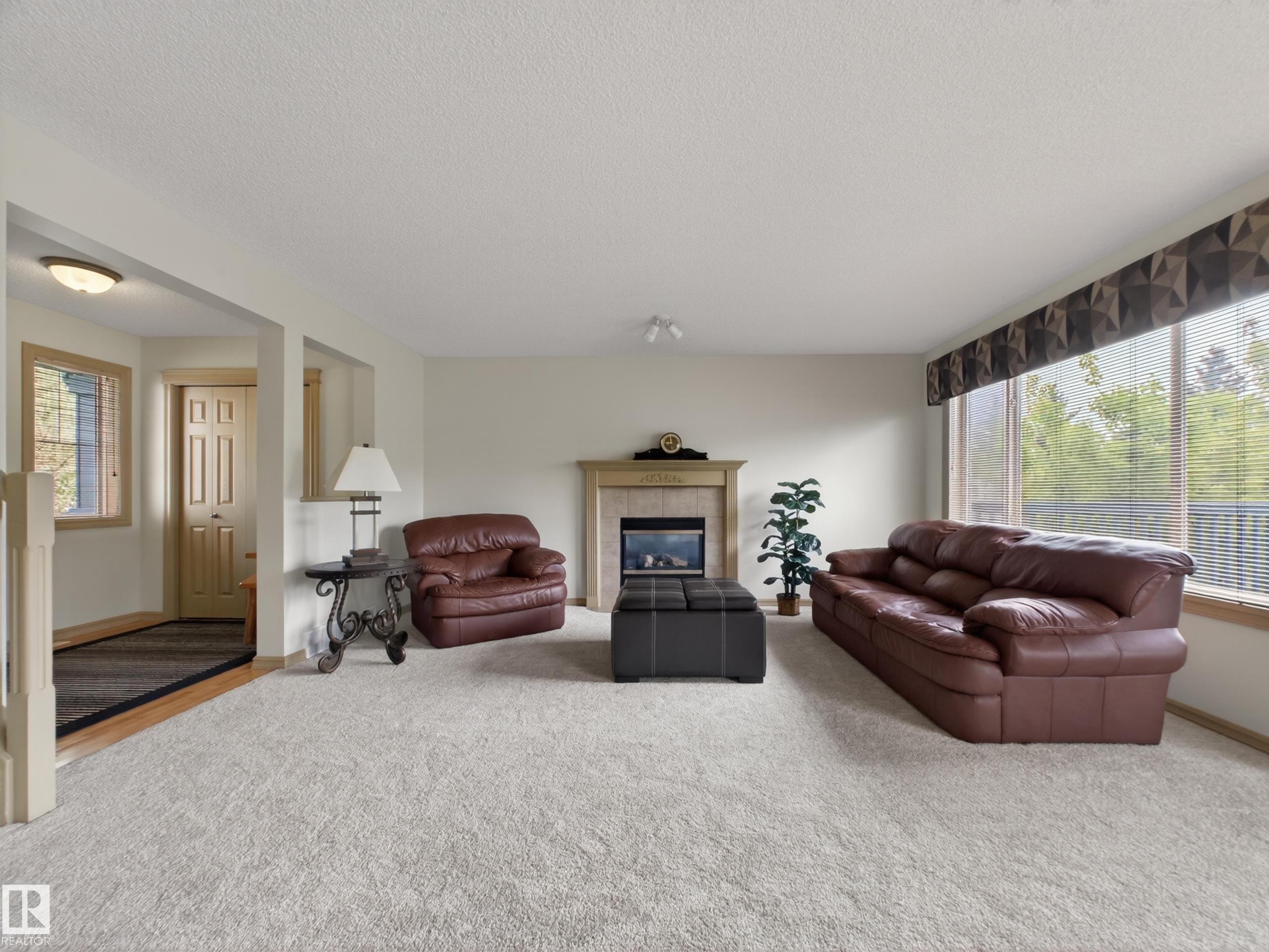 1381 Breckenridge Drive, Edmonton, AB - Indoor Photo Showing Living Room