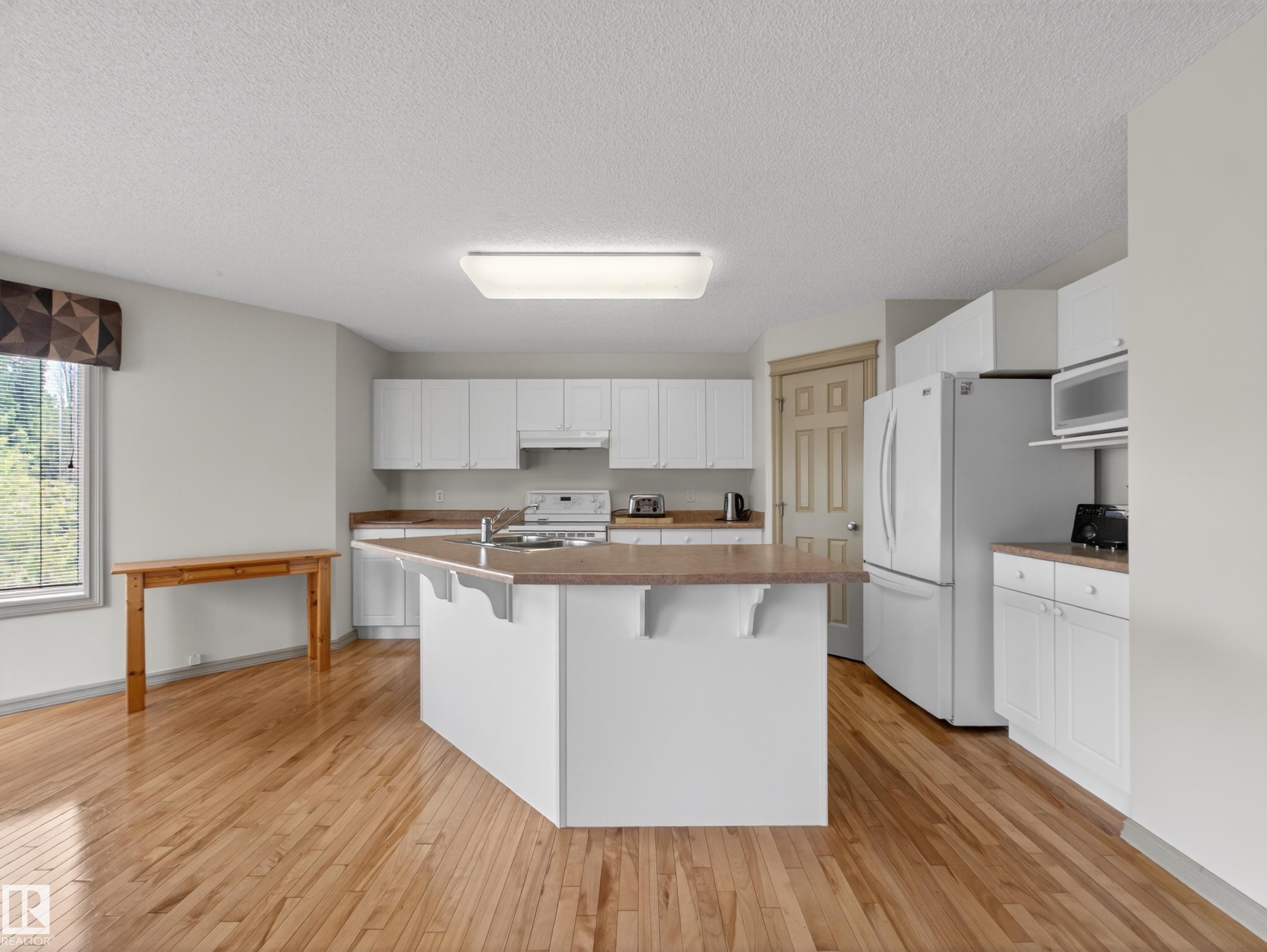 1381 Breckenridge Drive, Edmonton, AB - Indoor With Fireplace