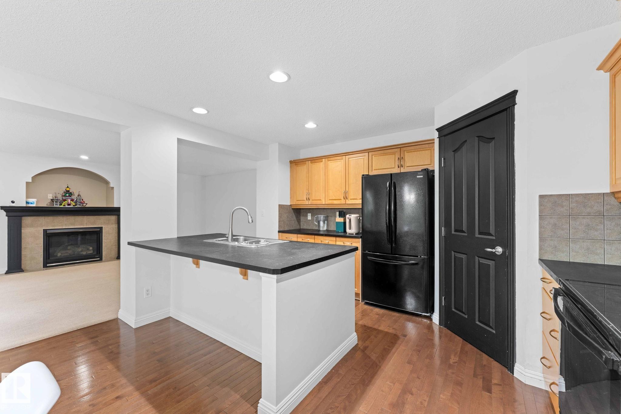 1951 120 Street Sw, Edmonton, AB - Indoor Photo Showing Kitchen