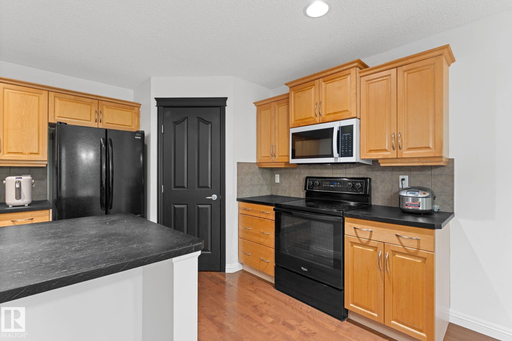 1951 120 Street Sw, Edmonton, AB - Indoor Photo Showing Kitchen