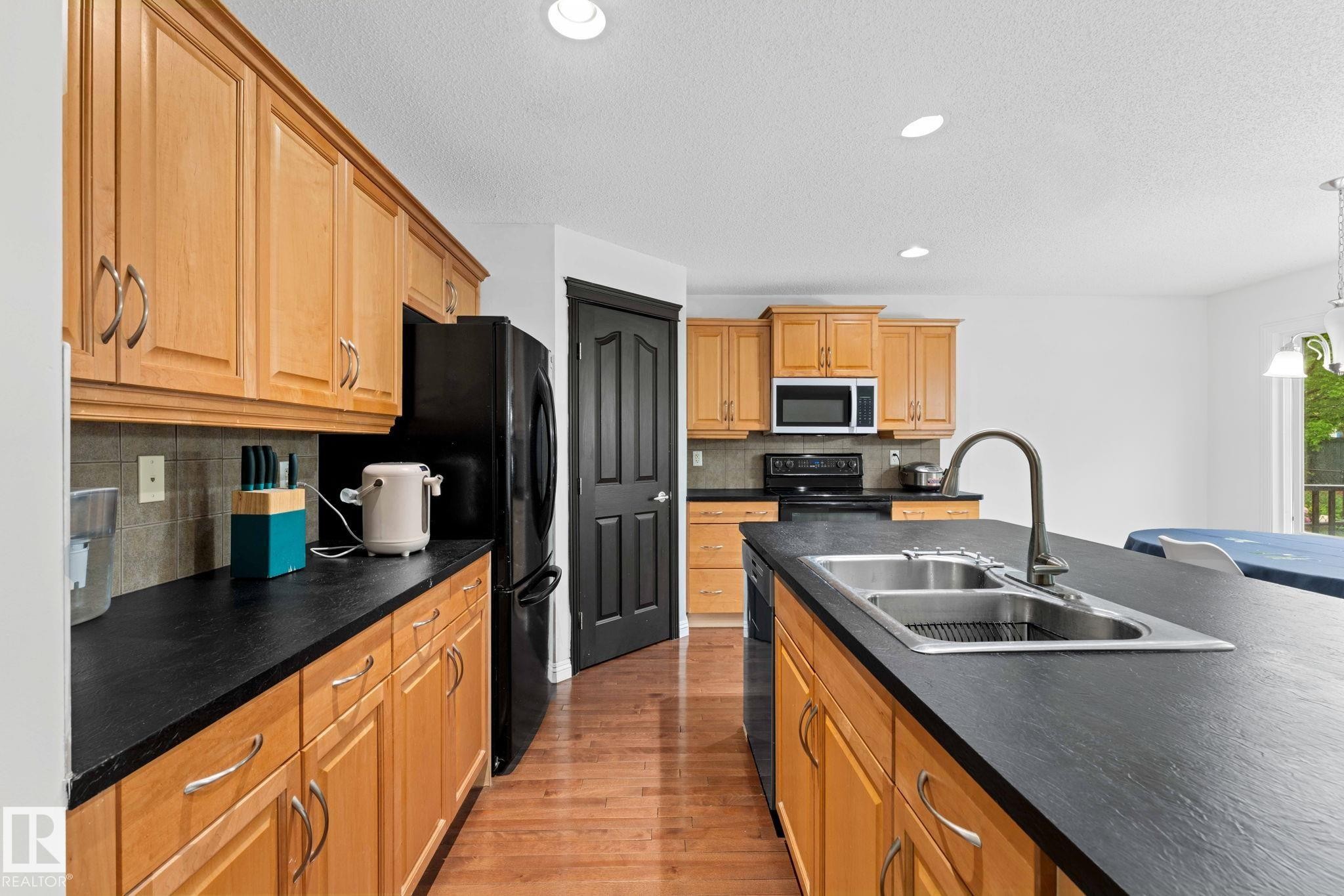 1951 120 Street Sw, Edmonton, AB - Indoor Photo Showing Kitchen With Double Sink