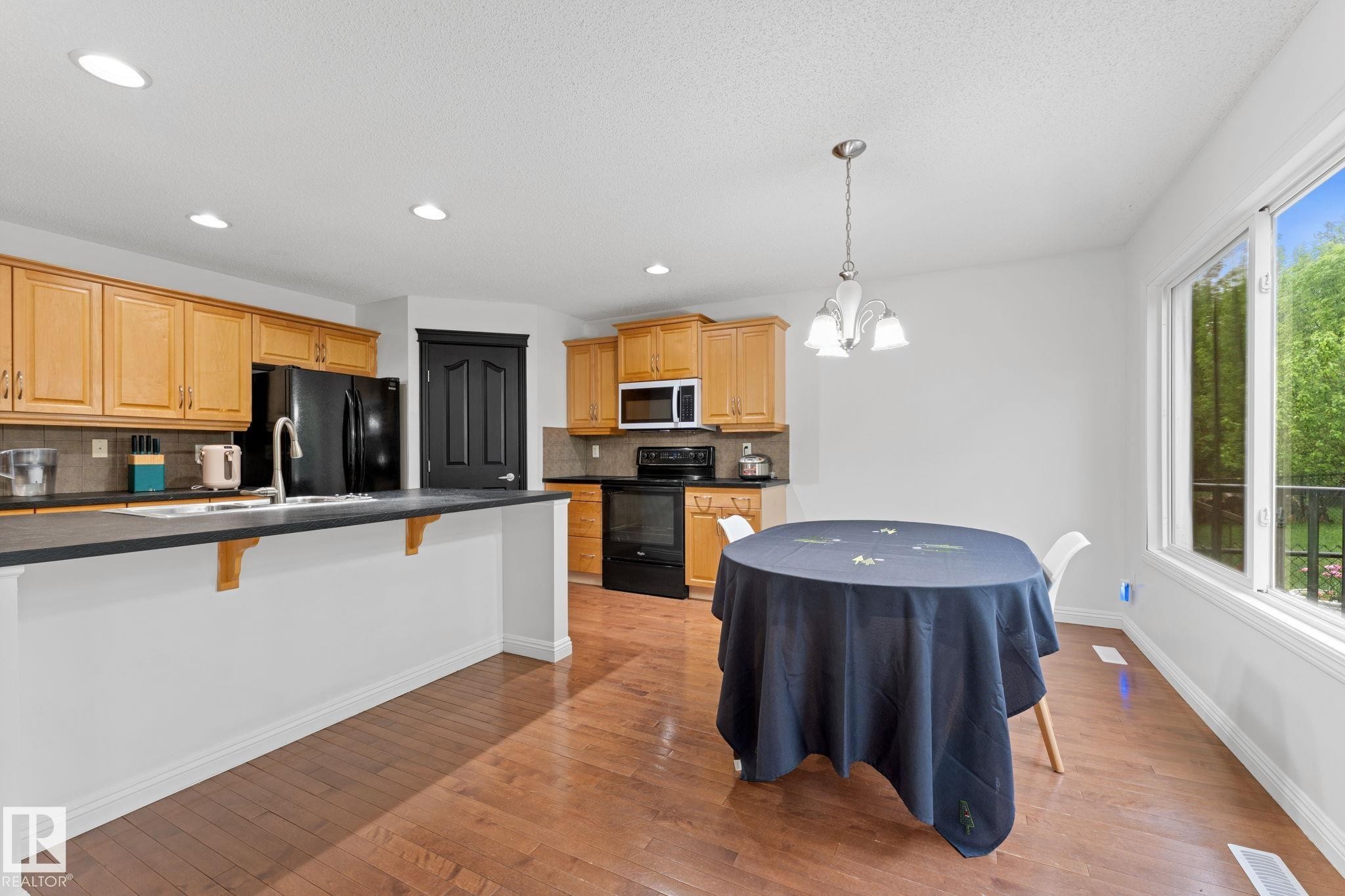 1951 120 Street Sw, Edmonton, AB - Indoor Photo Showing Kitchen