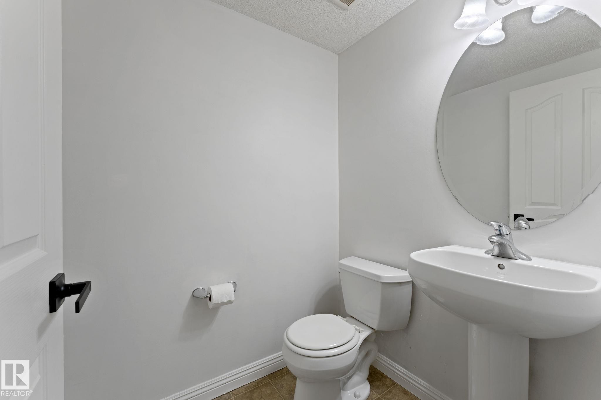 1951 120 Street Sw, Edmonton, AB - Indoor Photo Showing Bathroom