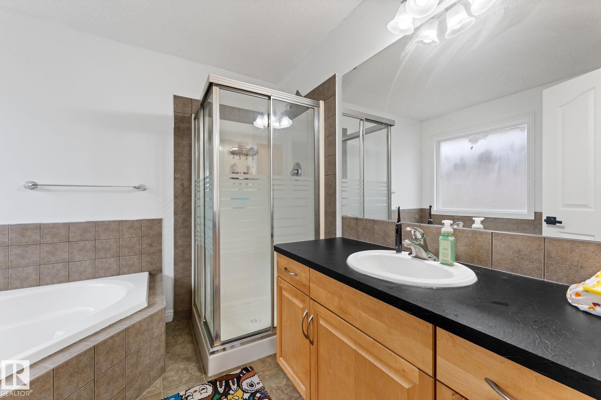 1951 120 Street Sw, Edmonton, AB - Indoor Photo Showing Bathroom
