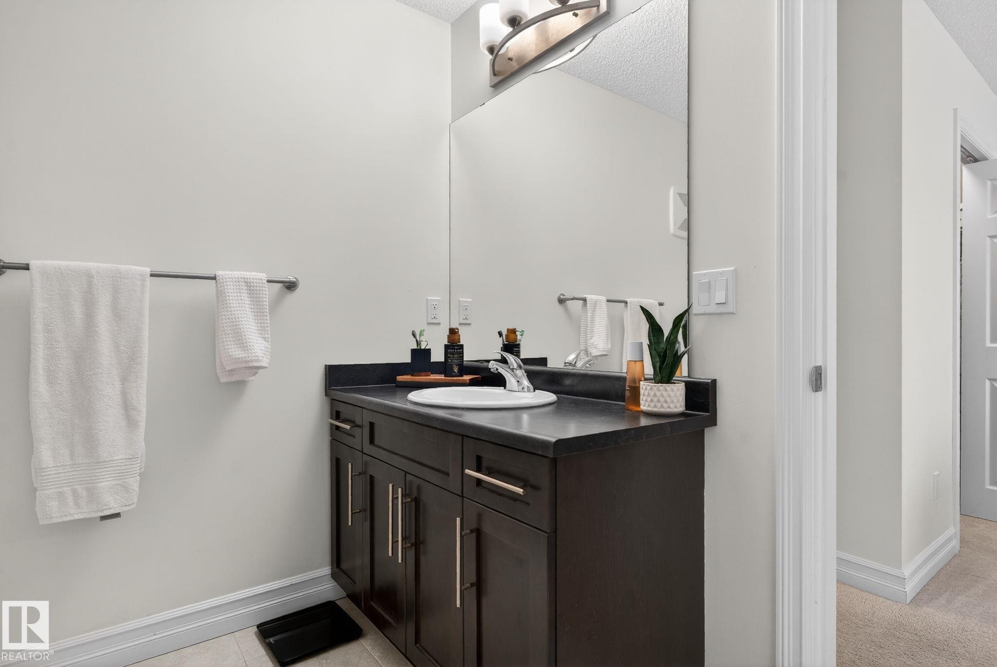 1014 162 St Sw, Edmonton, AB - Indoor Photo Showing Bathroom