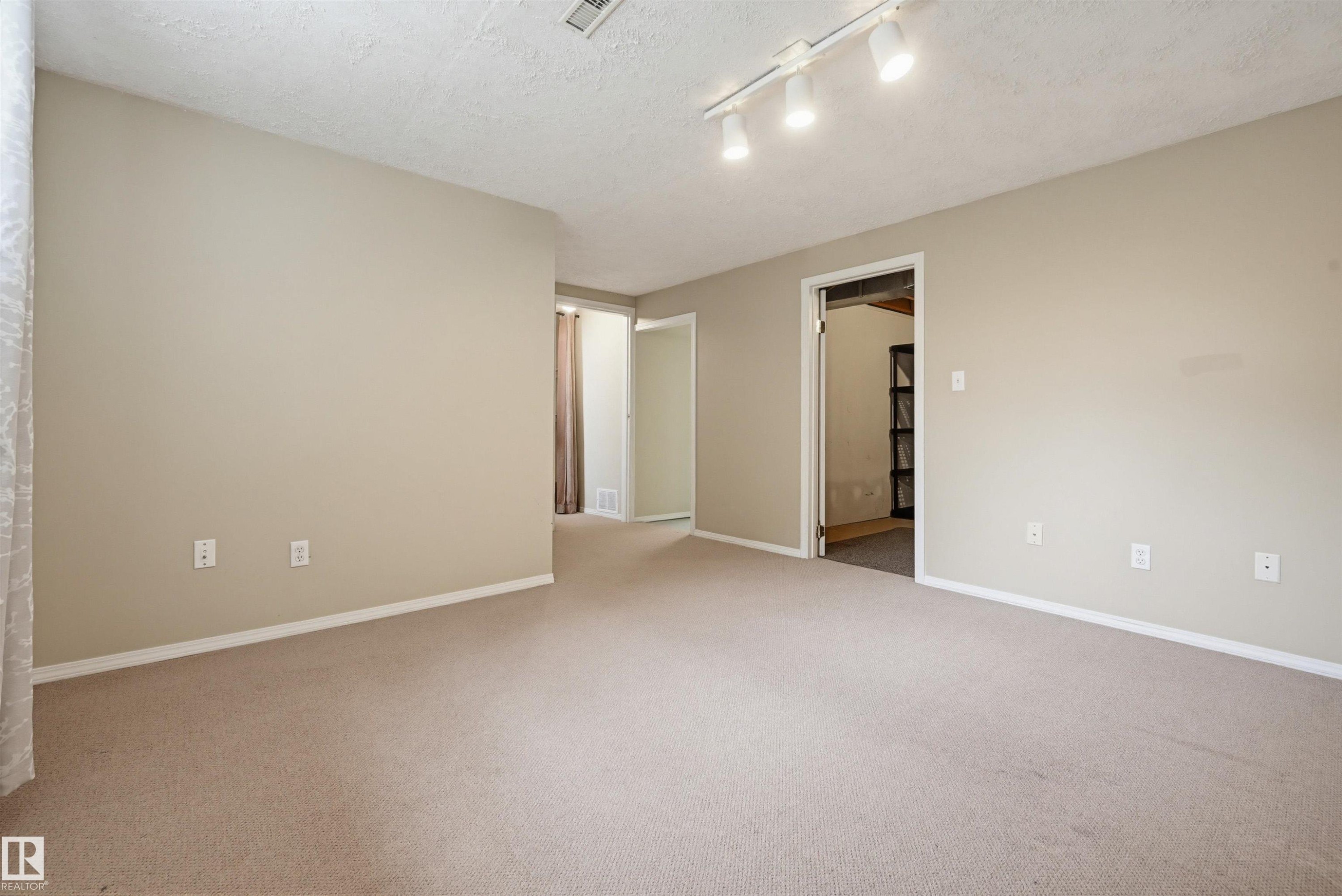 817 Erin Place, Edmonton, AB - Indoor Photo Showing Other Room