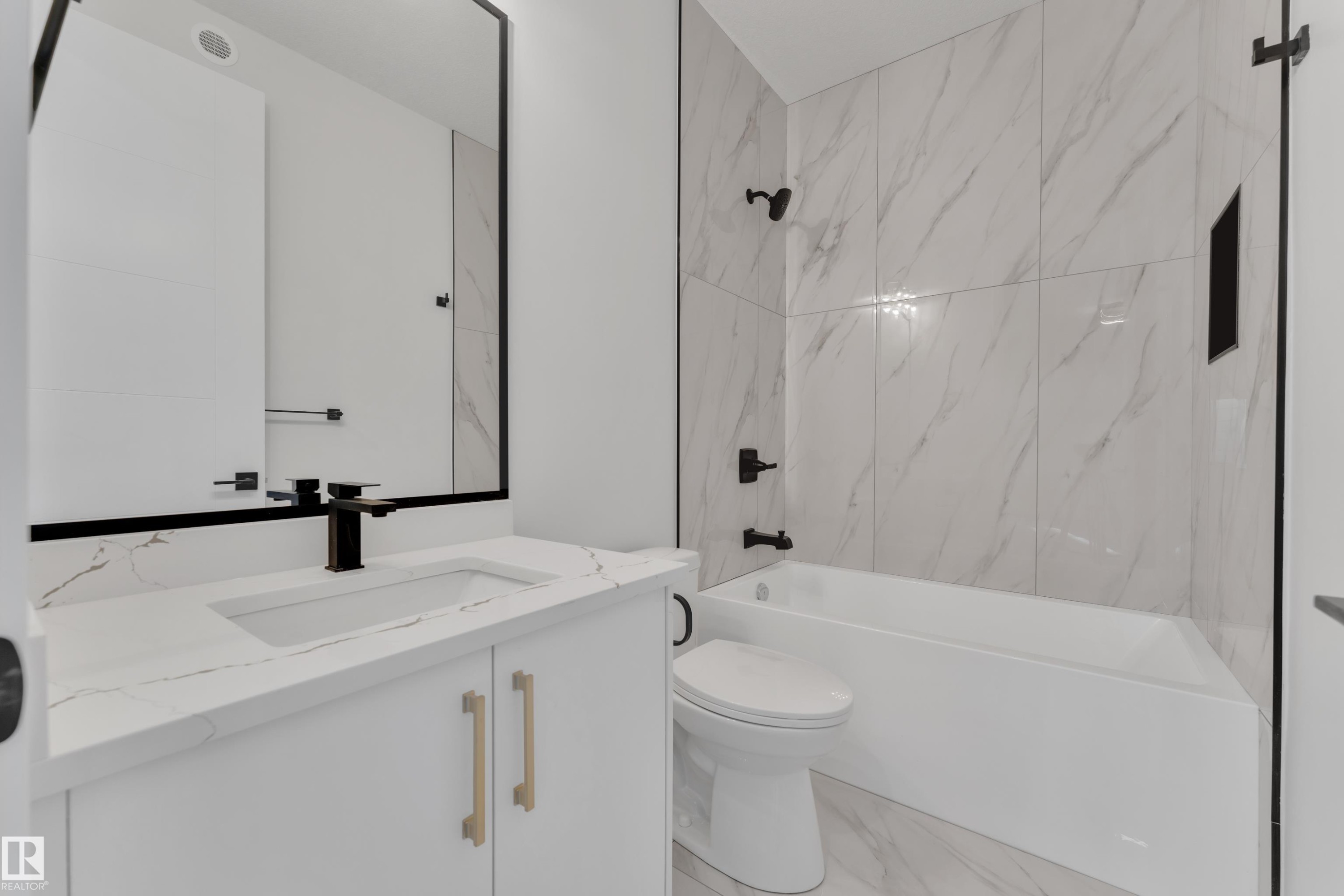 6111 Crawford Drive, Edmonton, AB - Indoor Photo Showing Bathroom