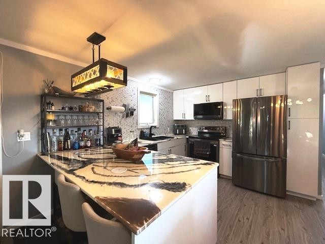 25 Ridgeway Drive, Edmonton, AB - Indoor Photo Showing Kitchen