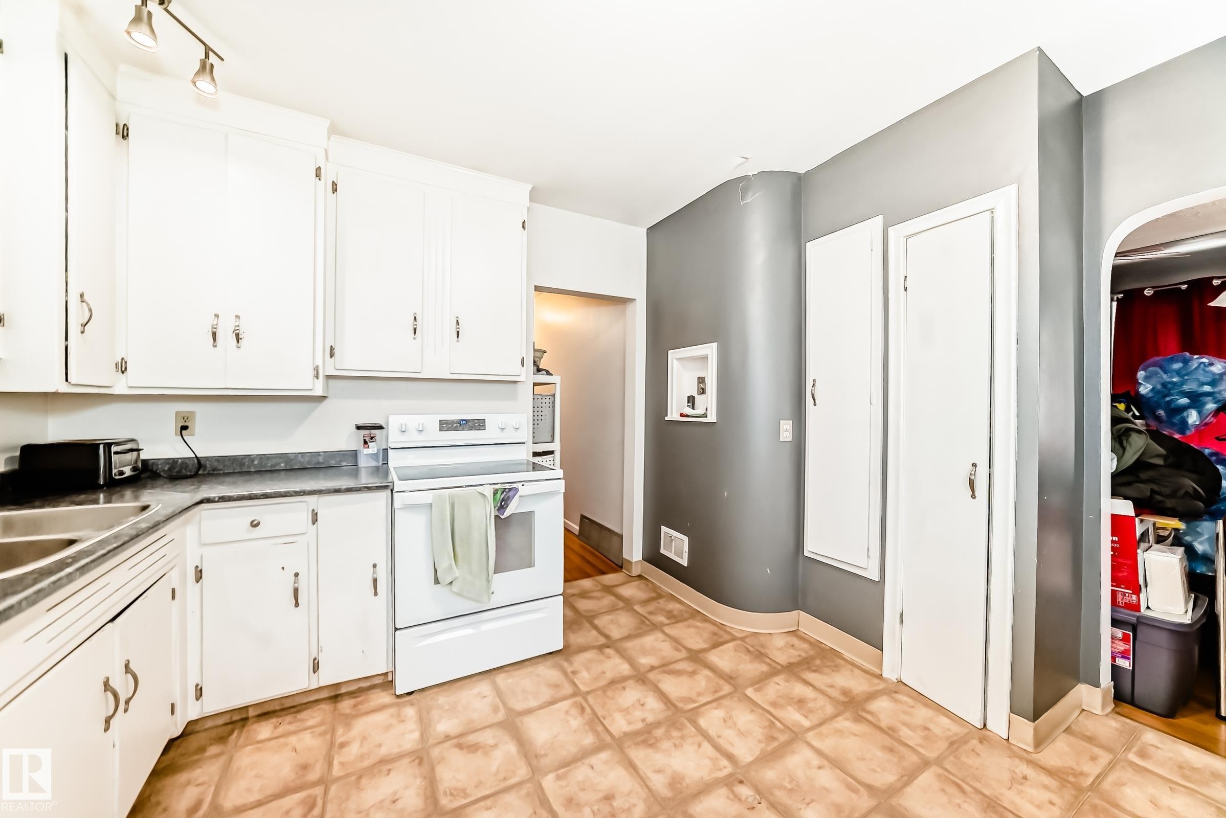 10958 65 Avenue, Edmonton, AB