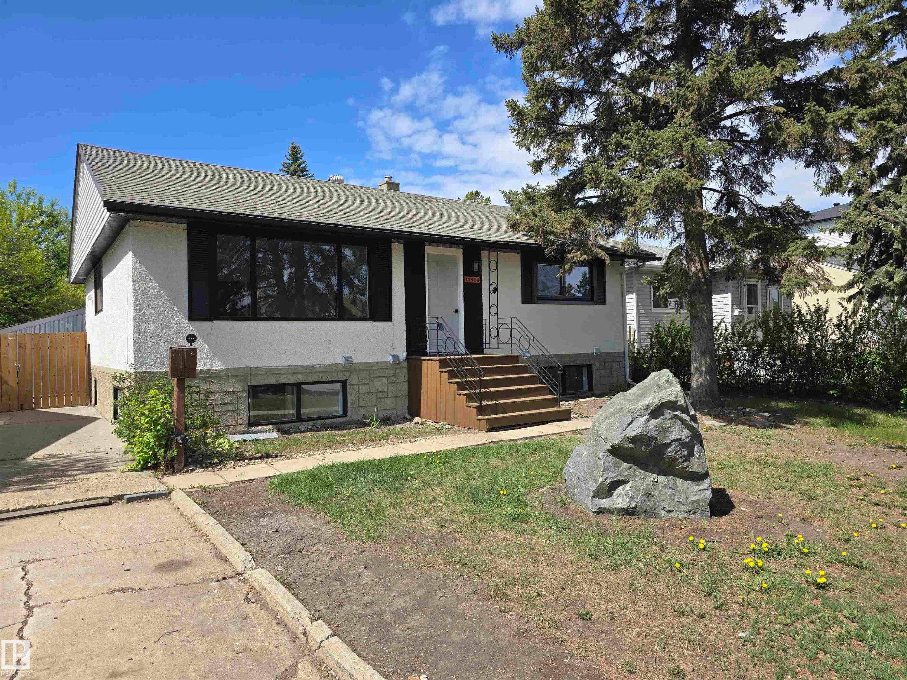 11844 St Albert Trail, Edmonton, AB