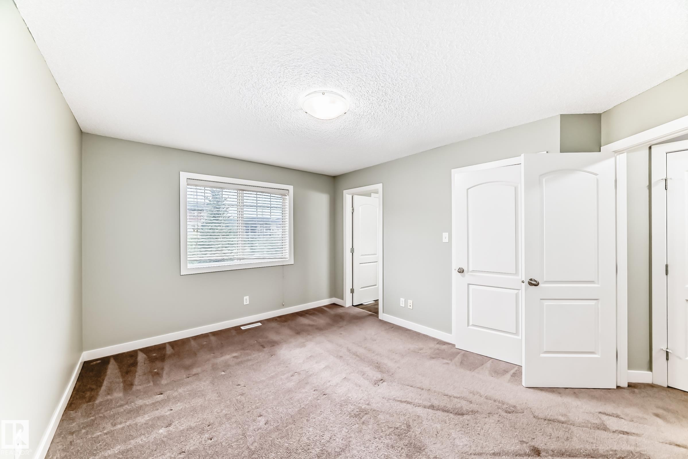#47 12004 22 Av Sw, Edmonton, AB - Indoor Photo Showing Other Room