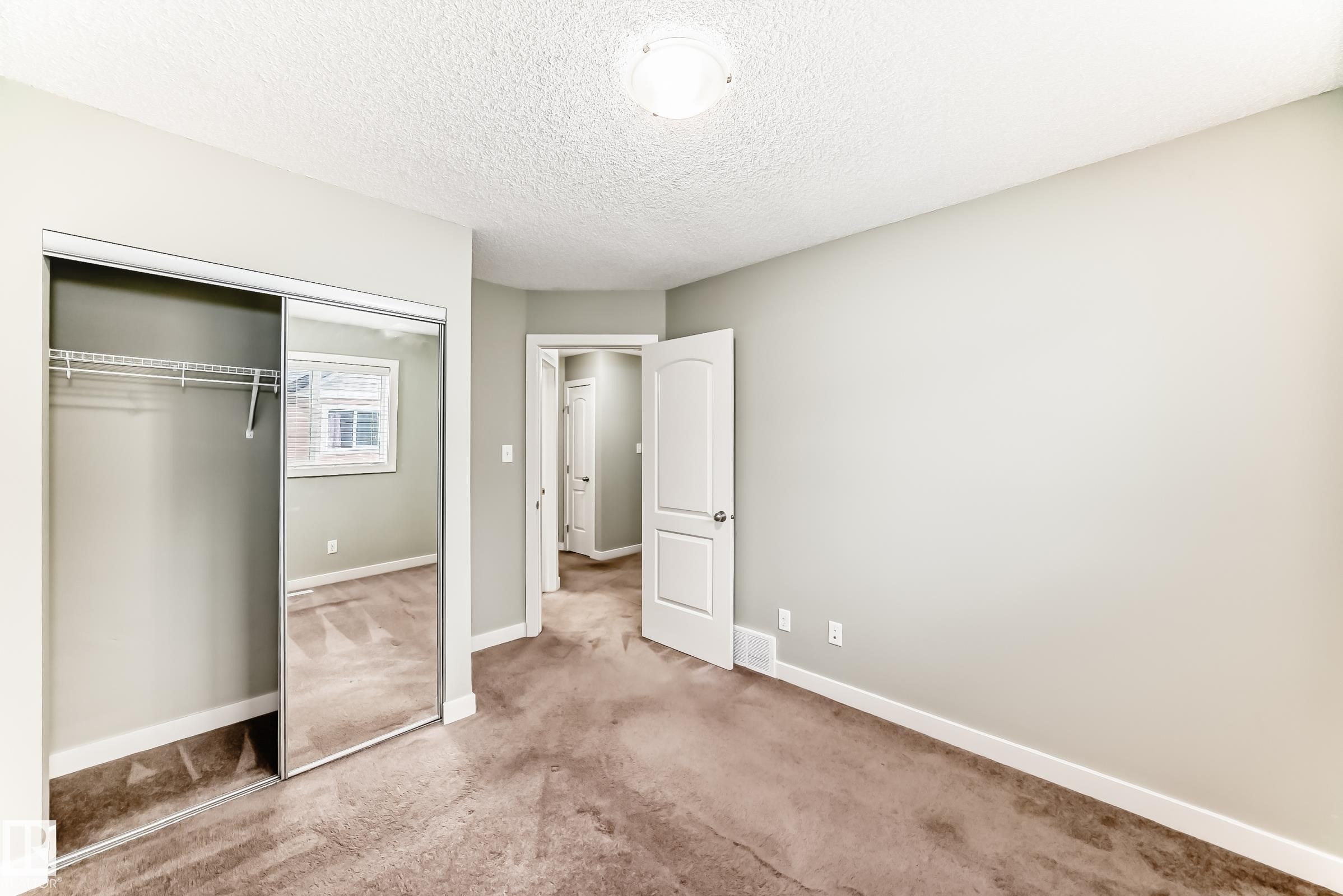 #47 12004 22 Av Sw, Edmonton, AB - Indoor Photo Showing Other Room