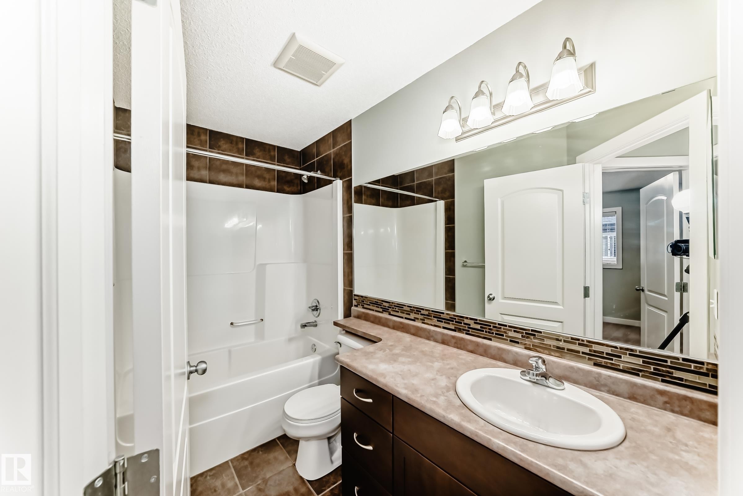 Second Floor - #47 12004 22 Av Sw, Edmonton, AB - Indoor Photo Showing Bathroom