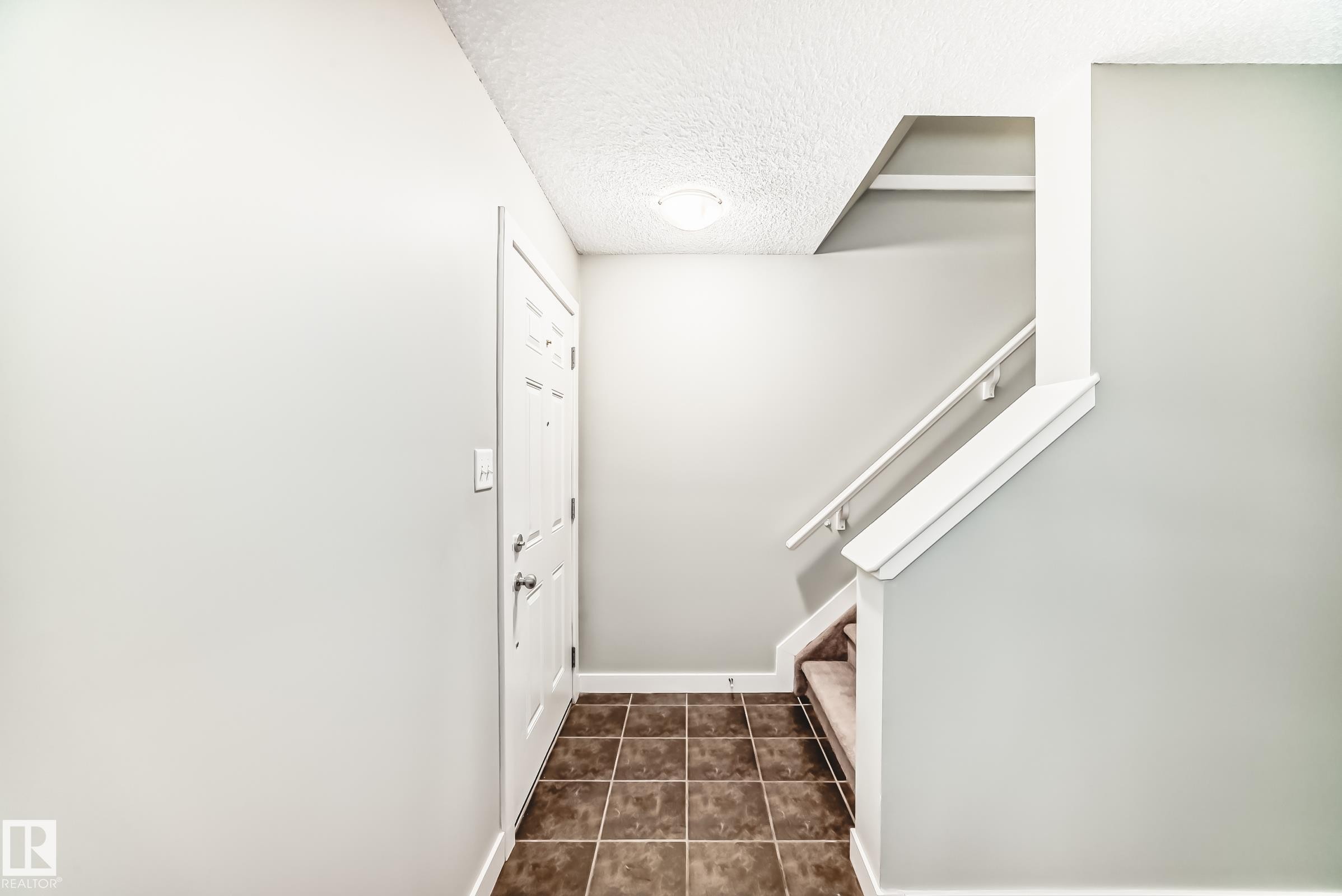 #47 12004 22 Av Sw, Edmonton, AB - Indoor Photo Showing Other Room