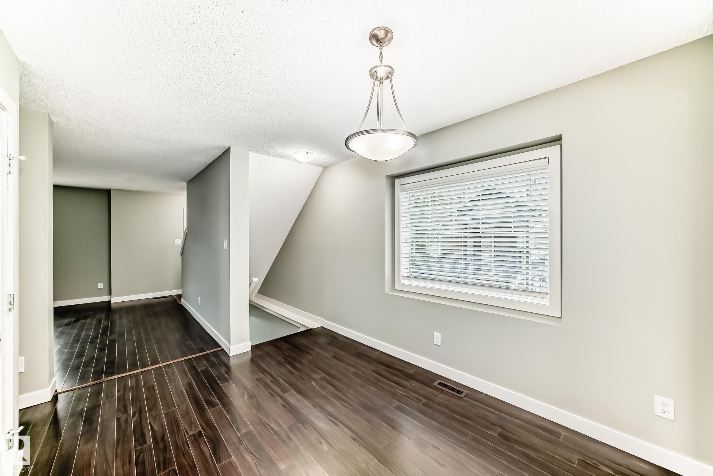 #47 12004 22 Av Sw, Edmonton, AB - Indoor Photo Showing Other Room