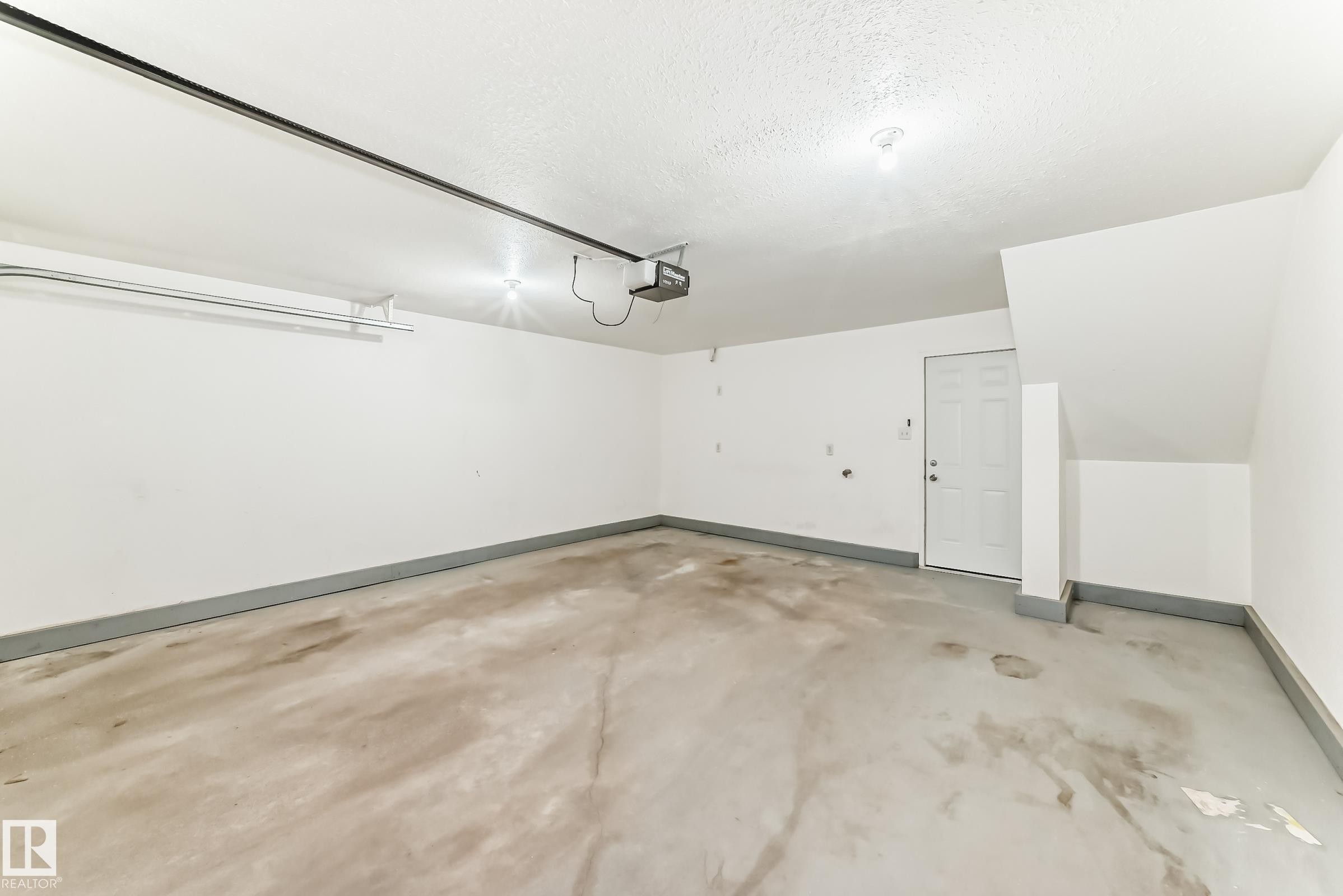 #47 12004 22 Av Sw, Edmonton, AB - Indoor Photo Showing Garage