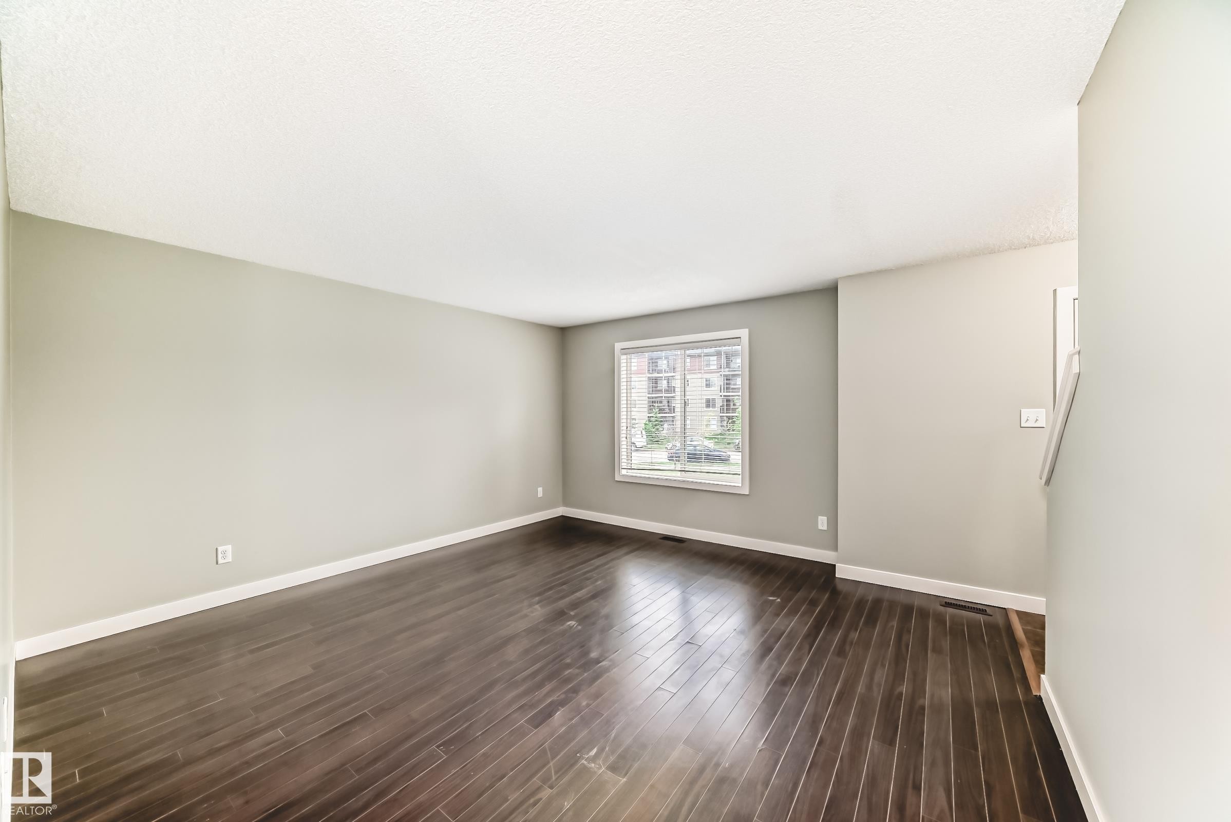 #47 12004 22 Av Sw, Edmonton, AB - Indoor Photo Showing Other Room