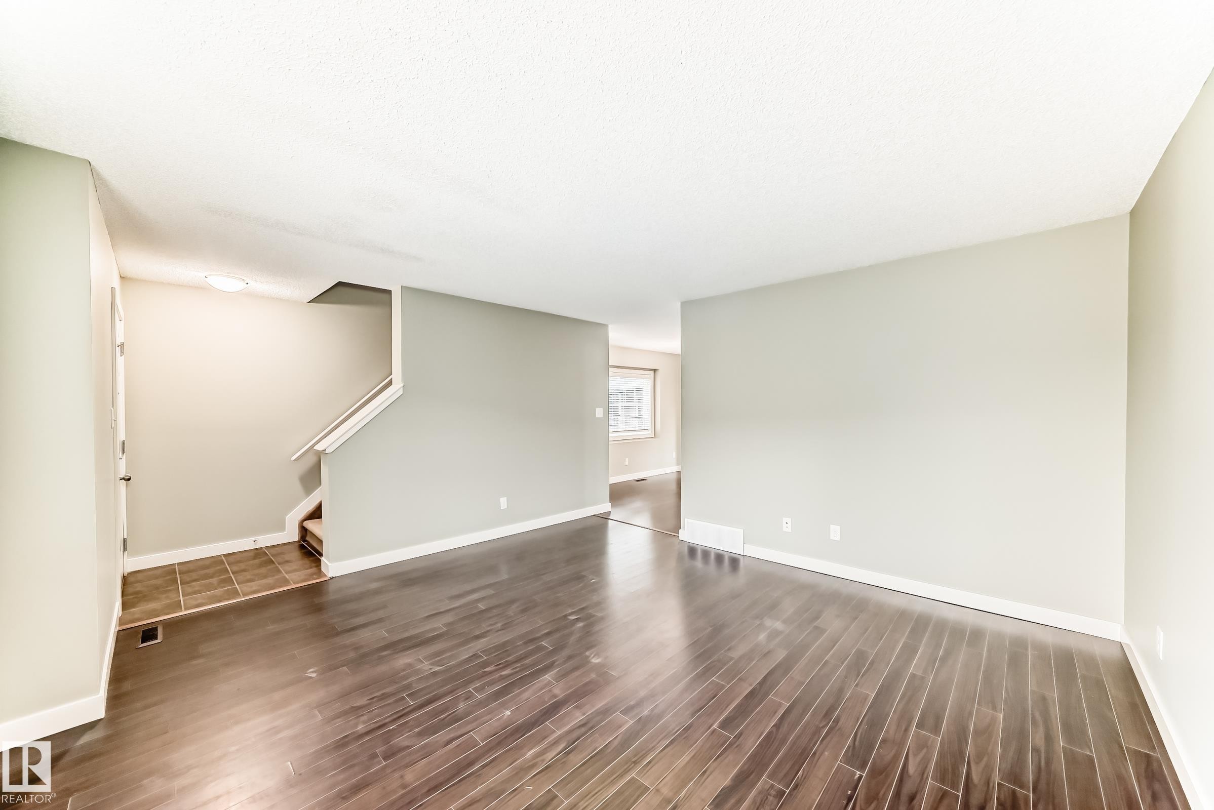 #47 12004 22 Av Sw, Edmonton, AB - Indoor Photo Showing Other Room