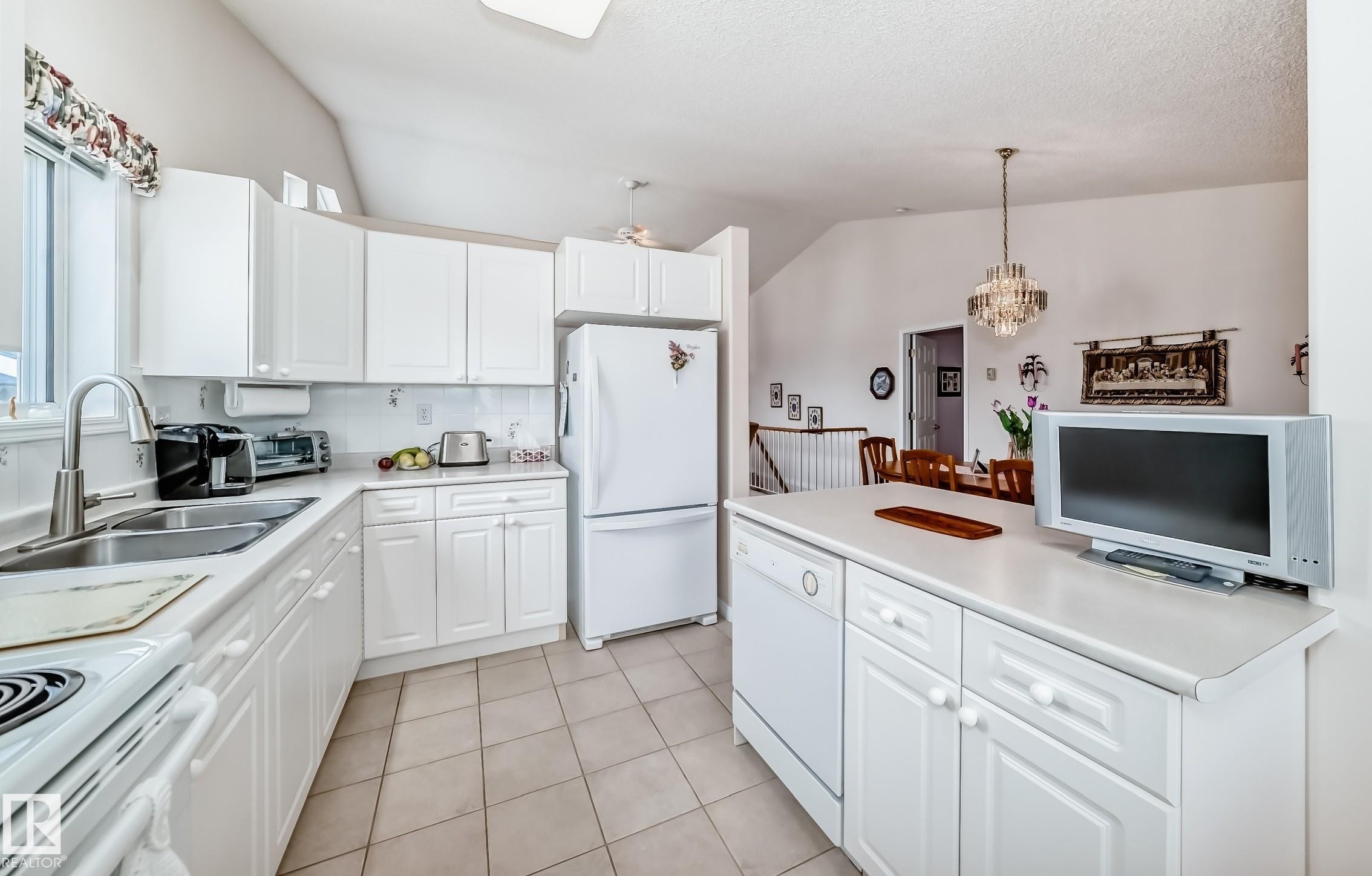 49 9718 176 Street, Edmonton, AB