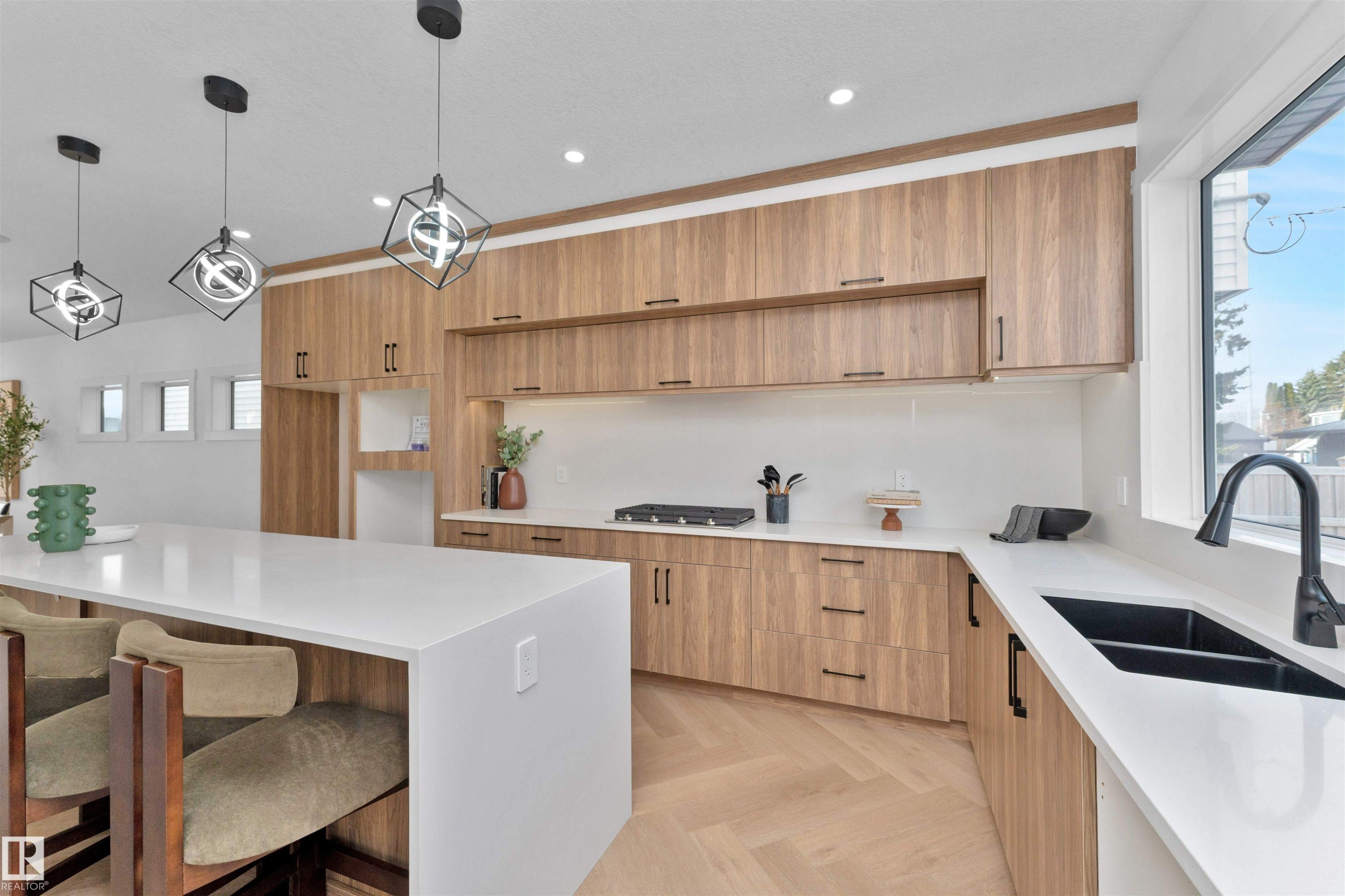 9624 86 Street Nw, Edmonton, AB - Indoor Photo Showing Kitchen With Double Sink With Upgraded Kitchen