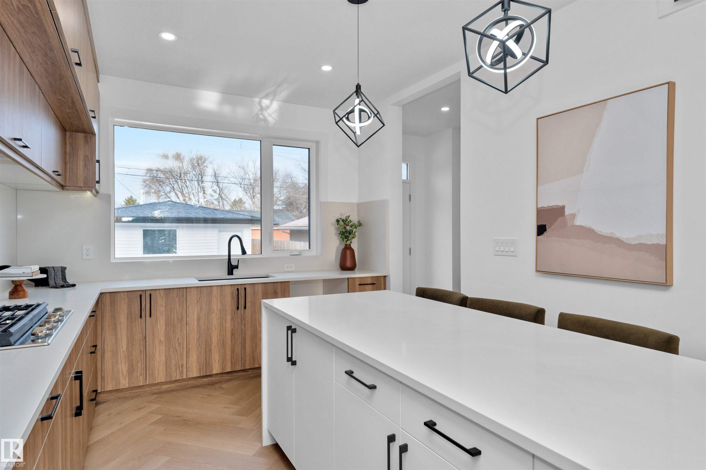 9624 86 Street Nw, Edmonton, AB - Indoor Photo Showing Kitchen With Upgraded Kitchen