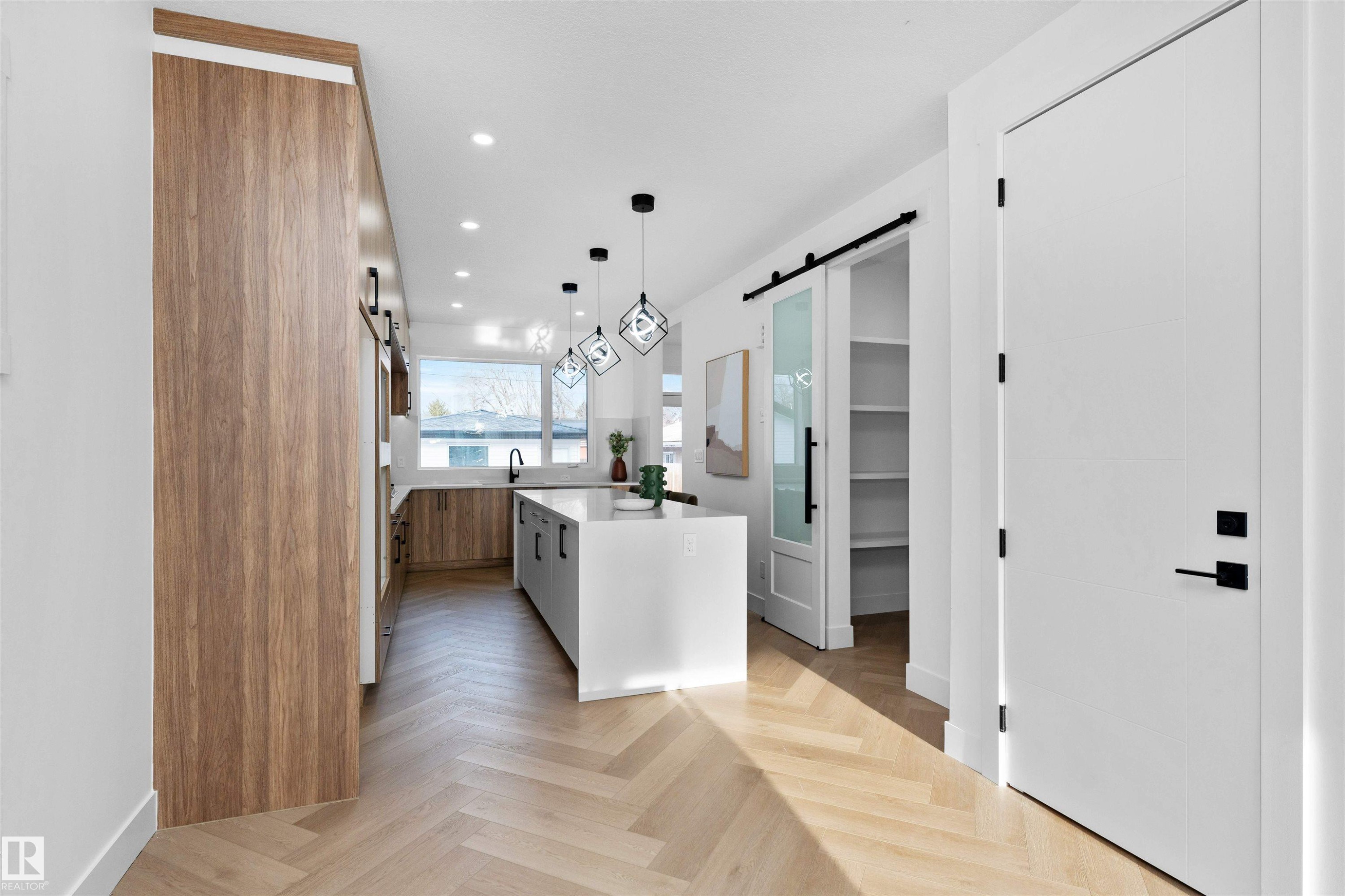 9624 86 Street Nw, Edmonton, AB - Indoor Photo Showing Other Room