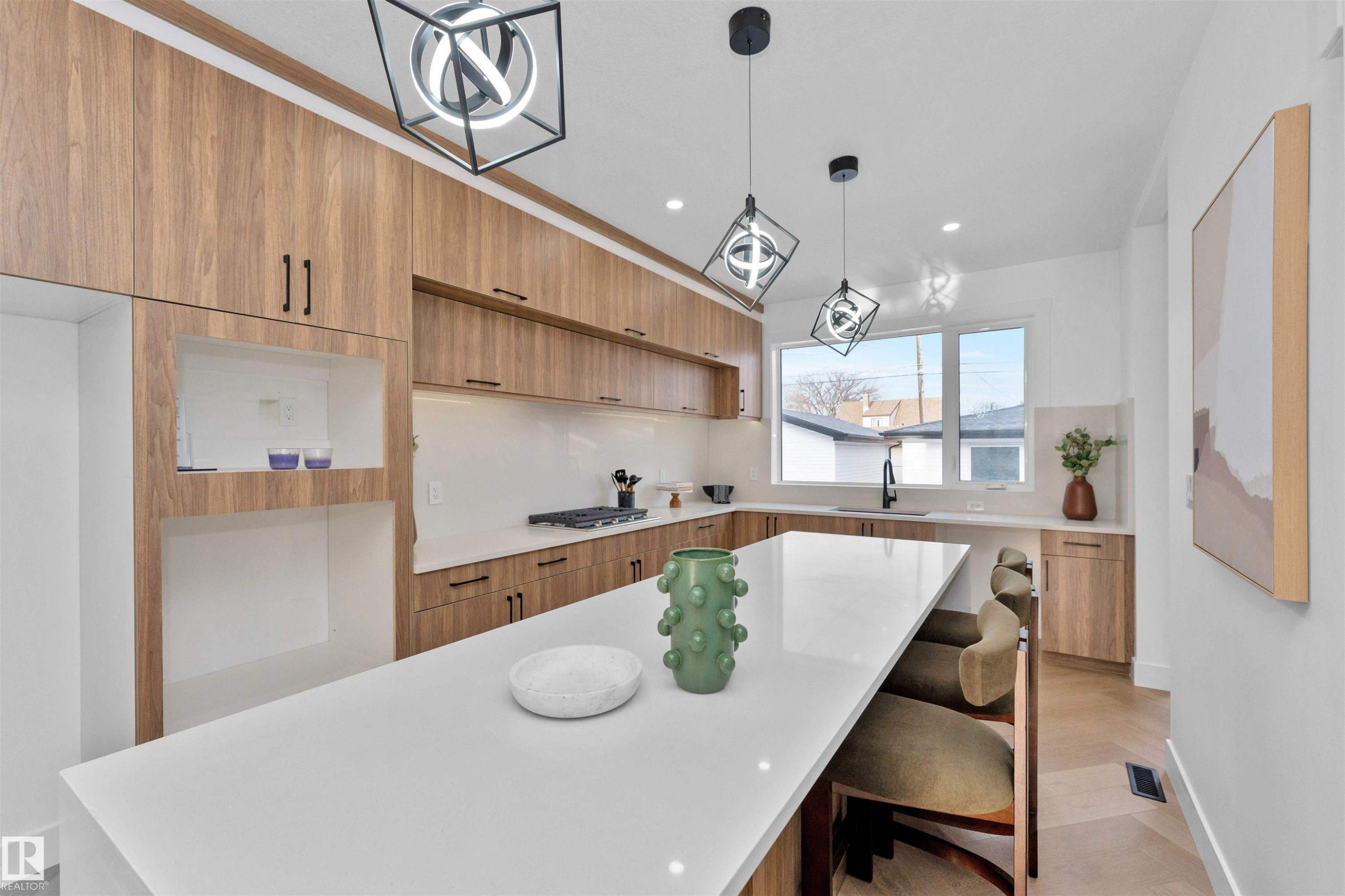 9624 86 Street Nw, Edmonton, AB - Indoor