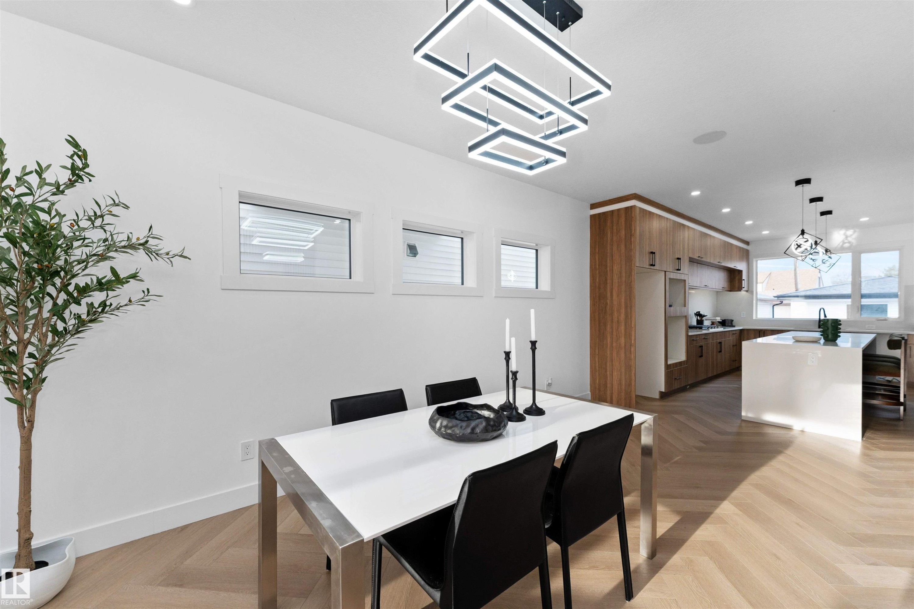 9624 86 Street Nw, Edmonton, AB - Indoor Photo Showing Dining Room