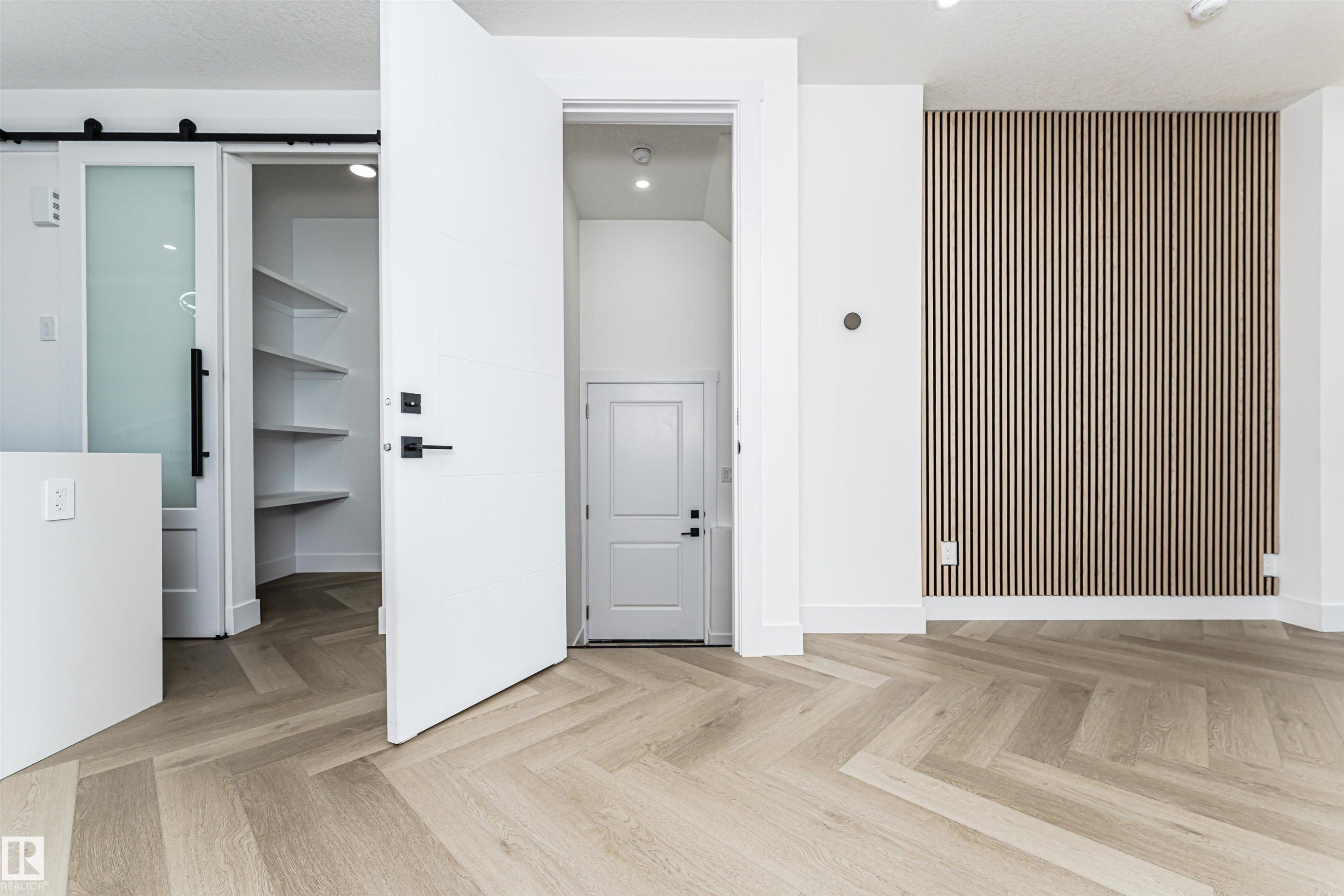 9624 86 Street Nw, Edmonton, AB - Indoor Photo Showing Other Room